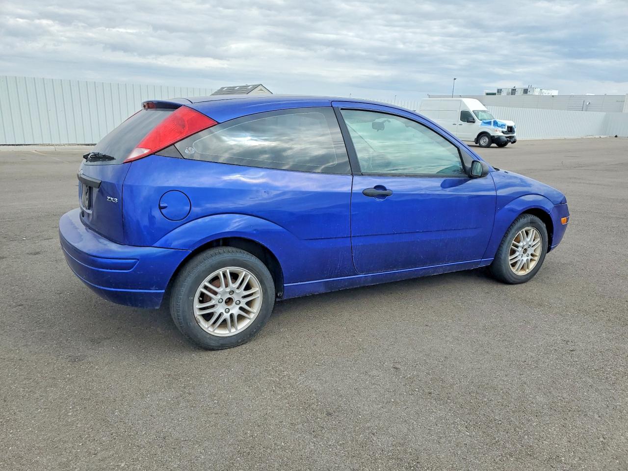 2005 Ford Focus Zx3 Blue vin: 3FAHP31N15R161996