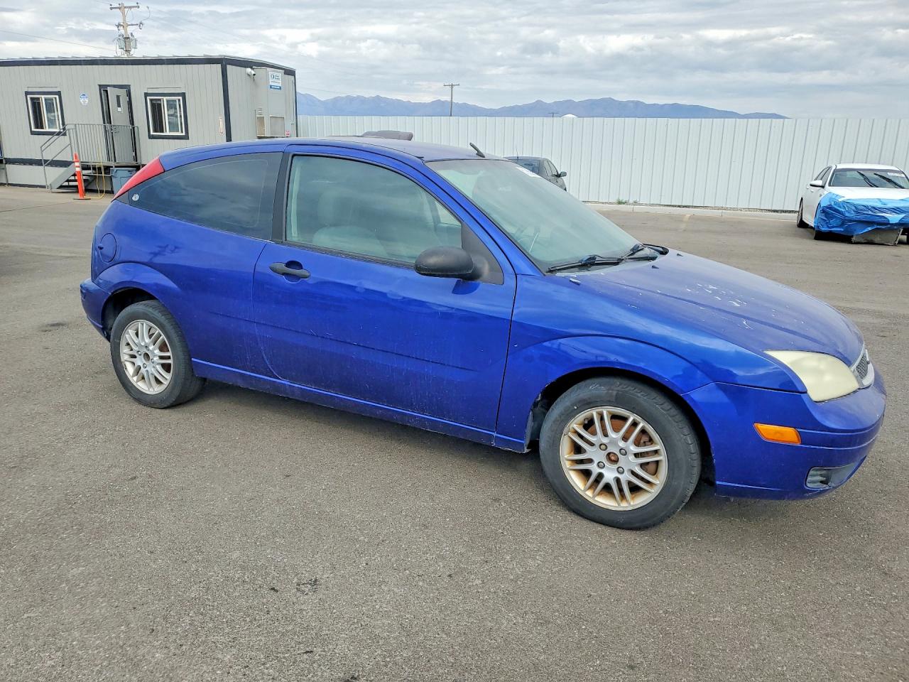 2005 Ford Focus Zx3 Blue vin: 3FAHP31N15R161996