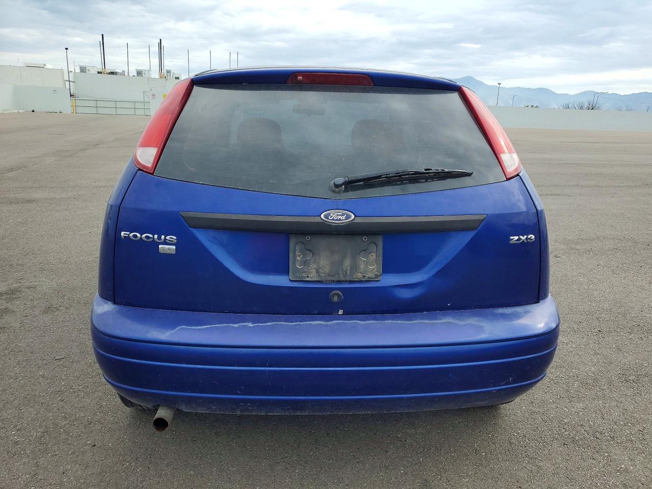 2005 Ford Focus Zx3 Blue vin: 3FAHP31N15R161996