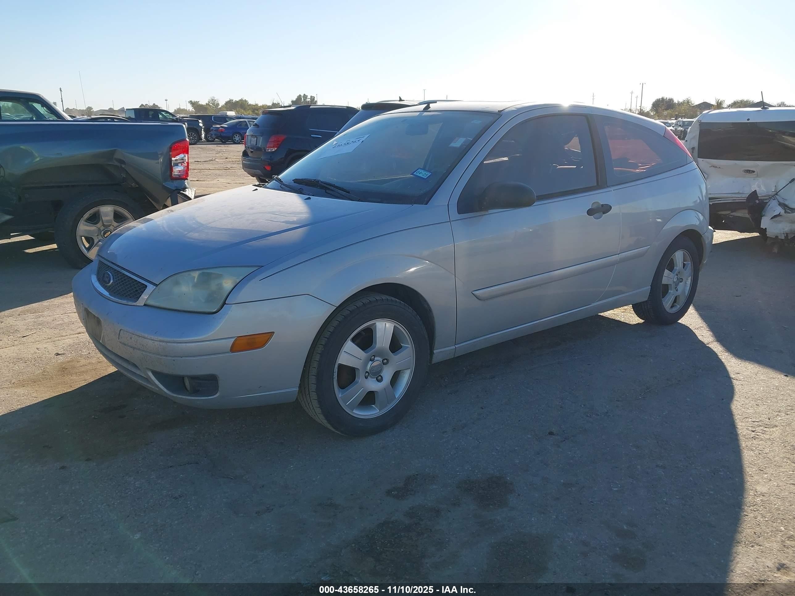 2005 Ford Focus Zx3 Silver vin: 3FAHP31N35R146237