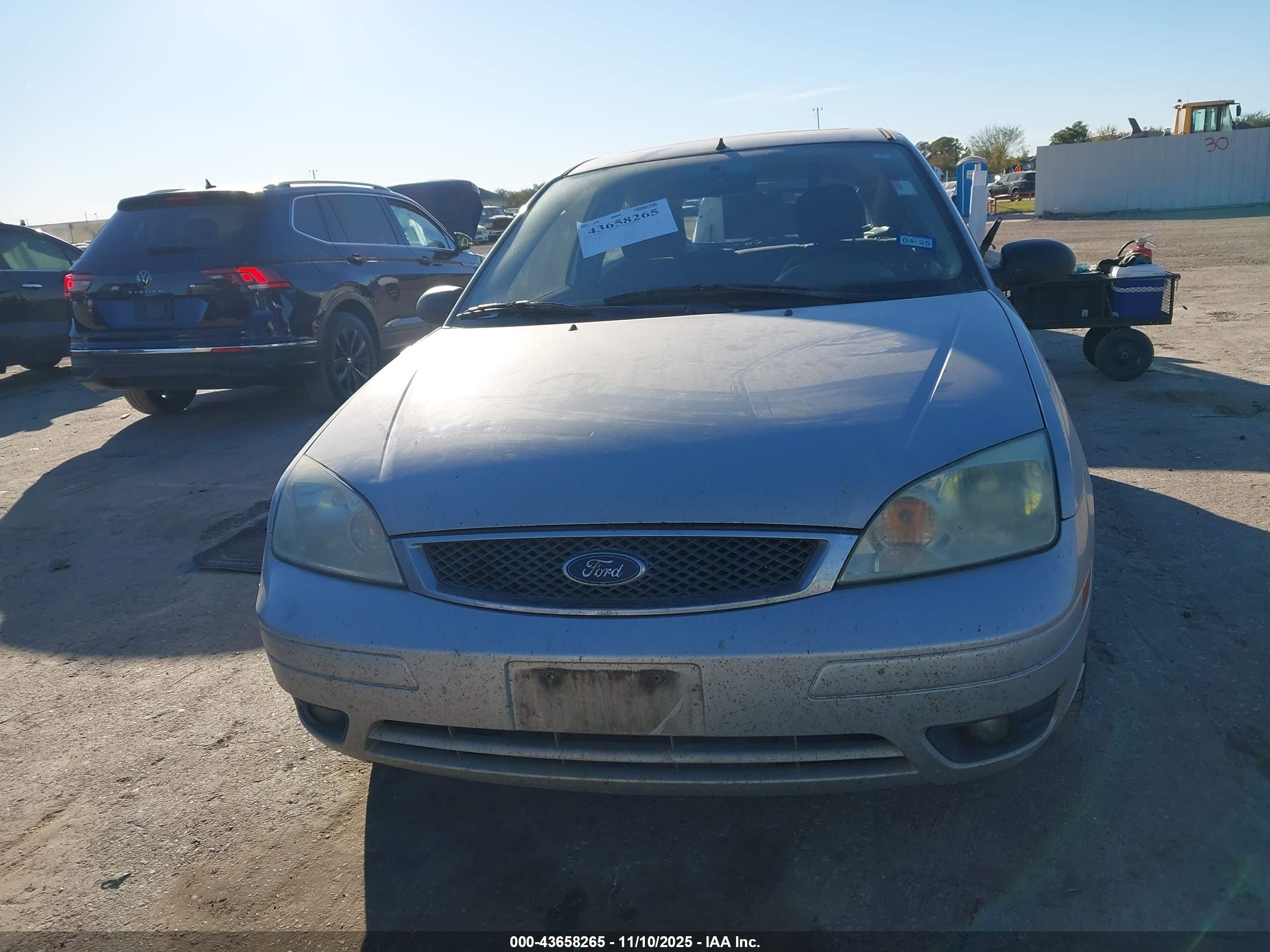 2005 Ford Focus Zx3 Silver vin: 3FAHP31N35R146237