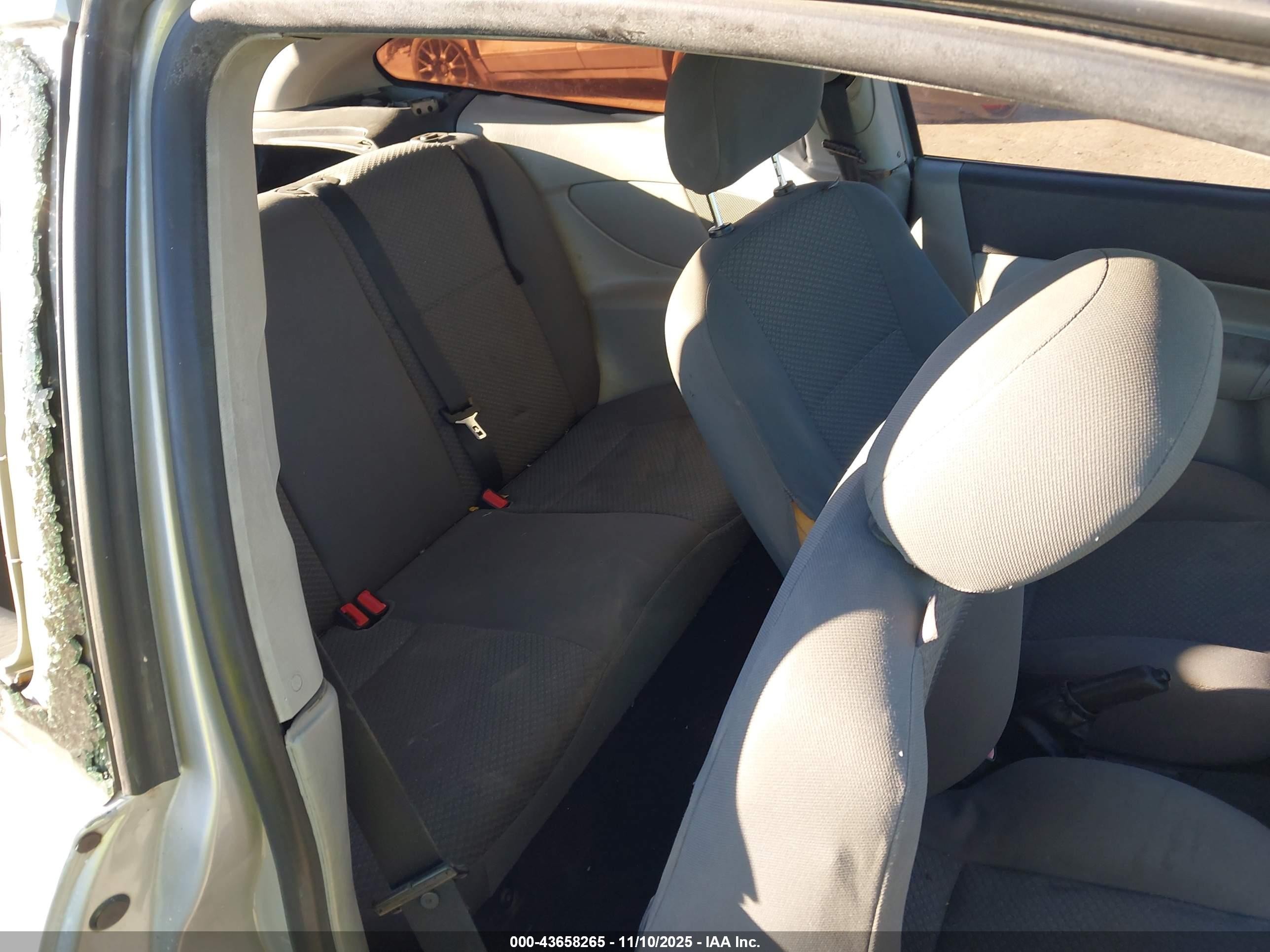 2005 Ford Focus Zx3 Silver vin: 3FAHP31N35R146237