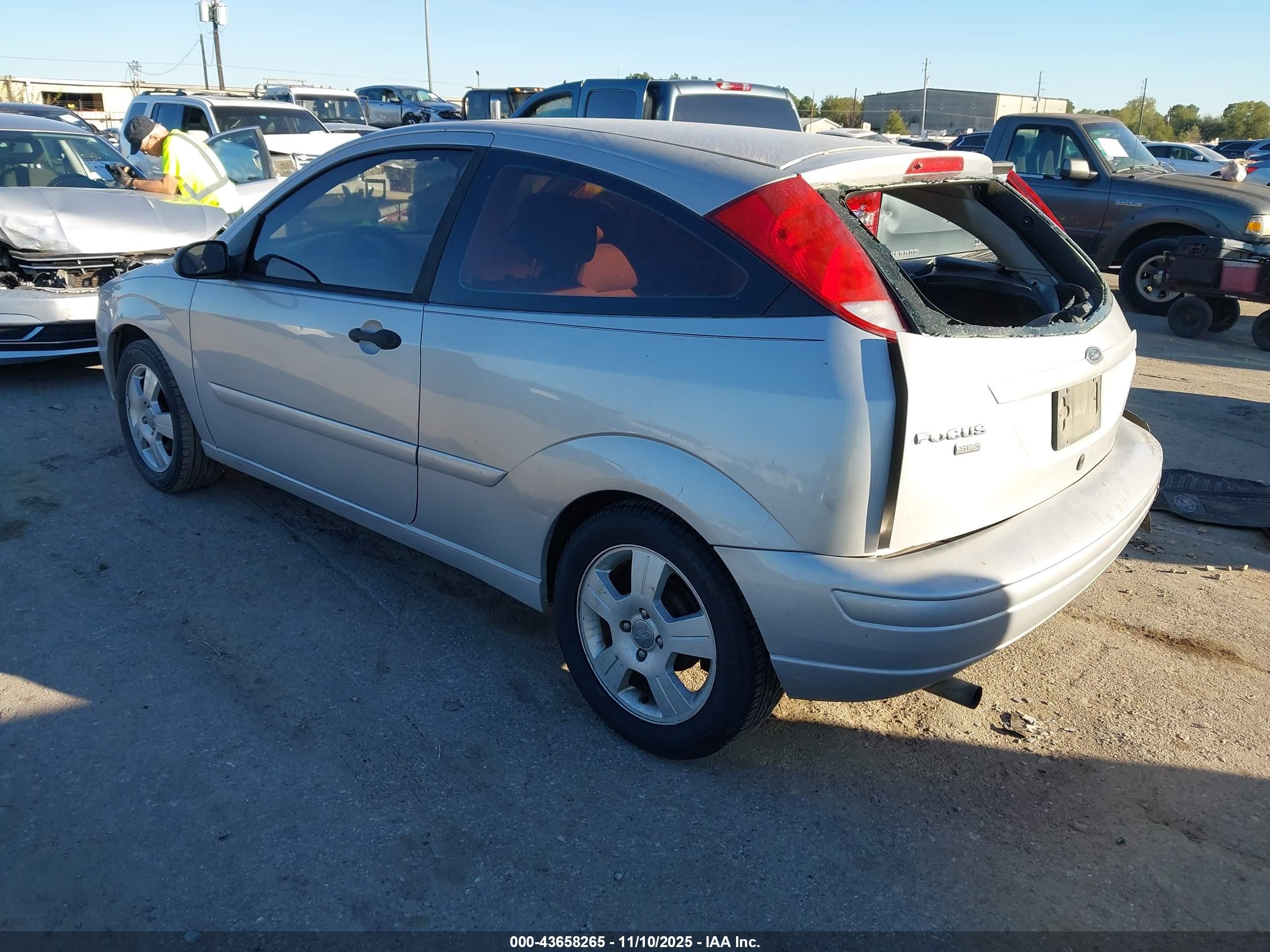 2005 Ford Focus Zx3 Silver vin: 3FAHP31N35R146237