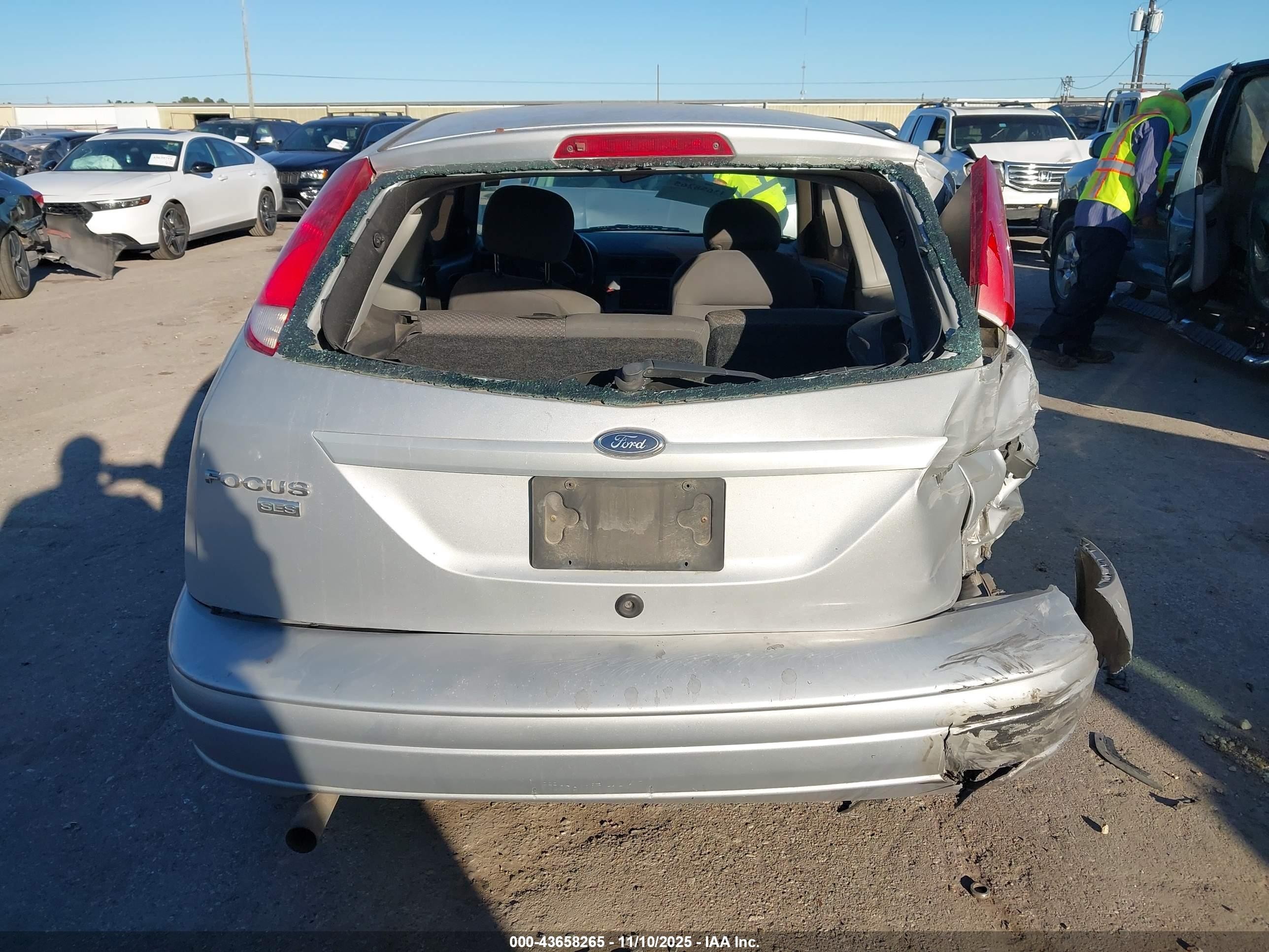 2005 Ford Focus Zx3 Silver vin: 3FAHP31N35R146237