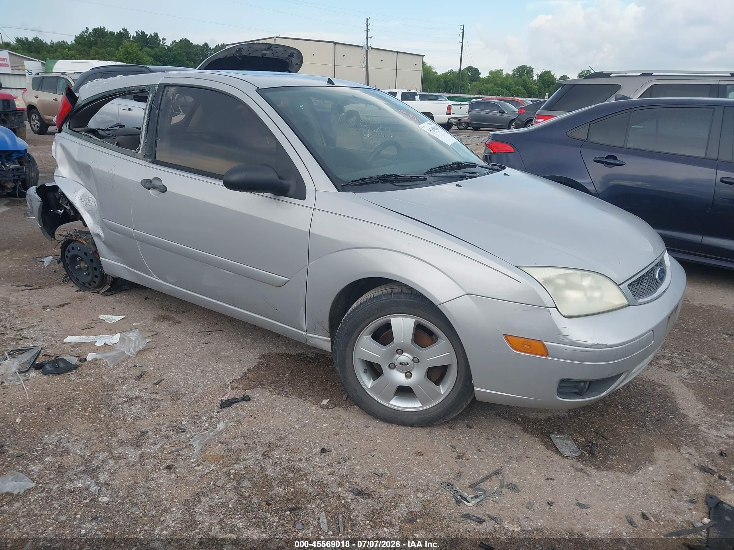 2005 Ford Focus Zx3 Silver vin: 3FAHP31N35R146237