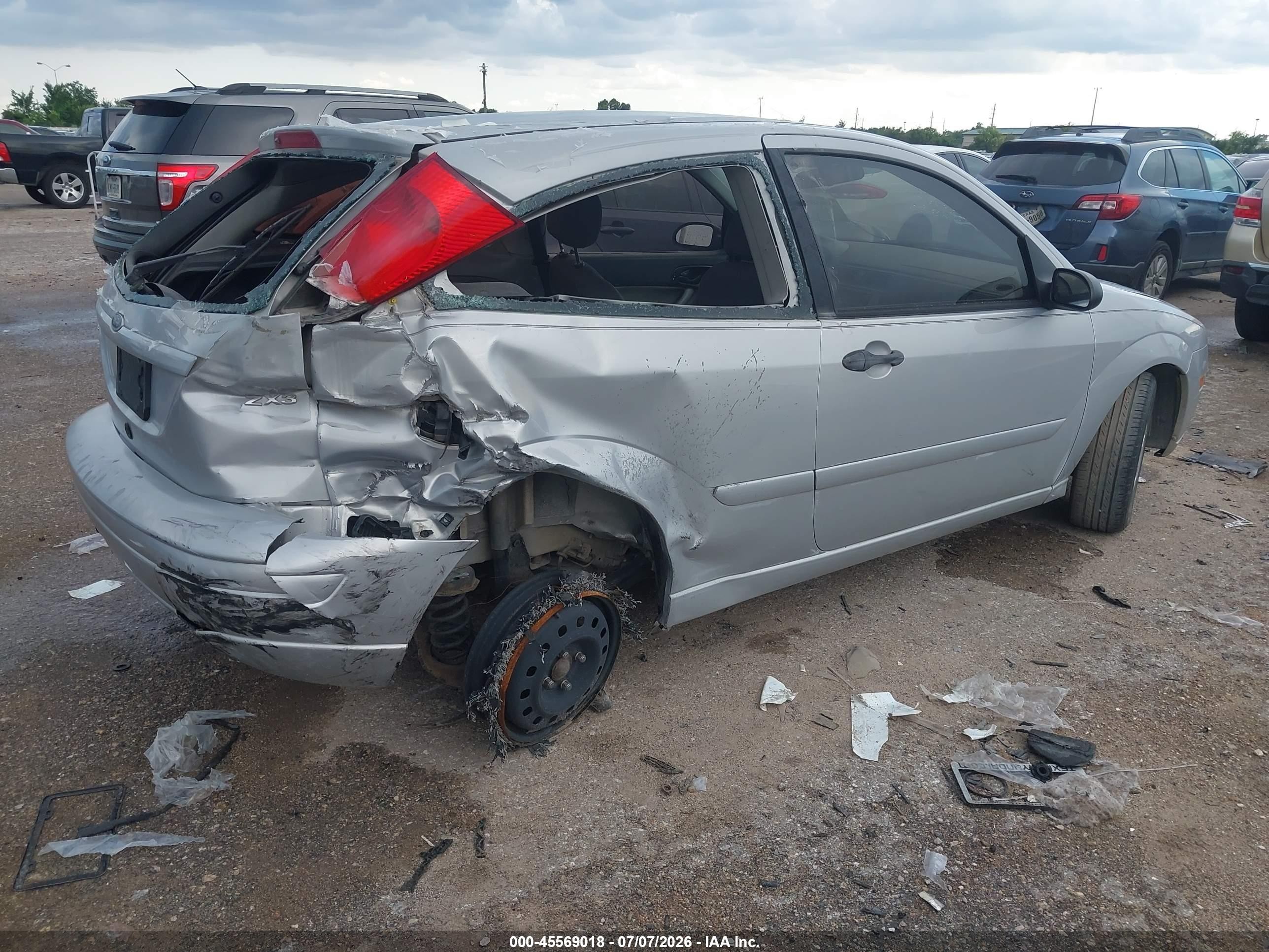 2005 Ford Focus Zx3 Серебряный vin: 3FAHP31N35R146237