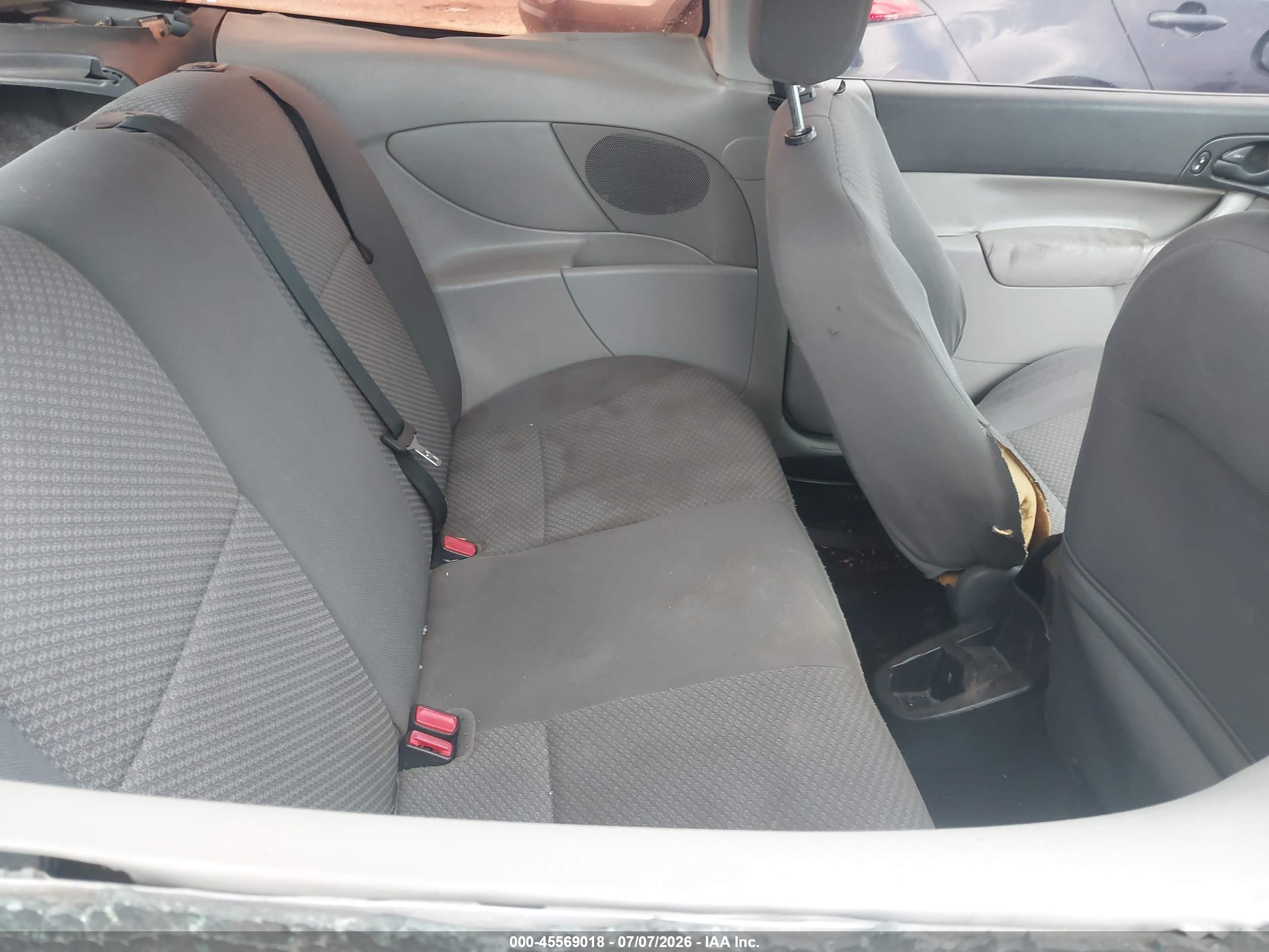 2005 Ford Focus Zx3 Серебряный vin: 3FAHP31N35R146237