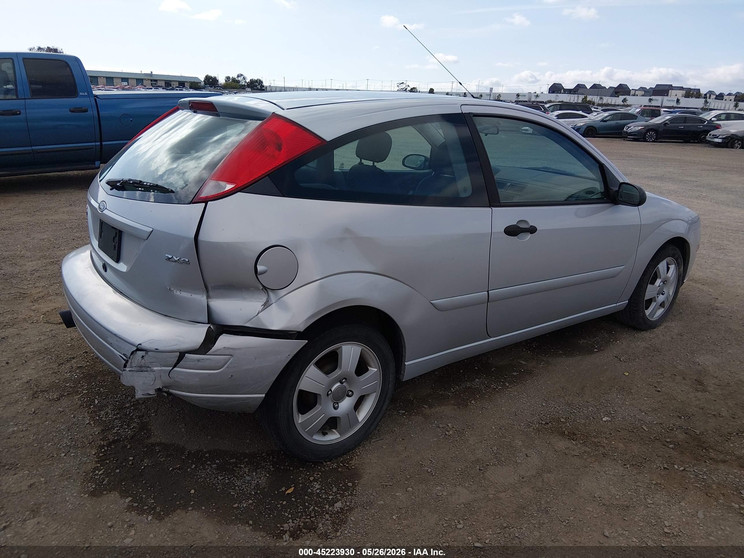2005 Ford Focus Zx3 Серебряный vin: 3FAHP31N75R125097