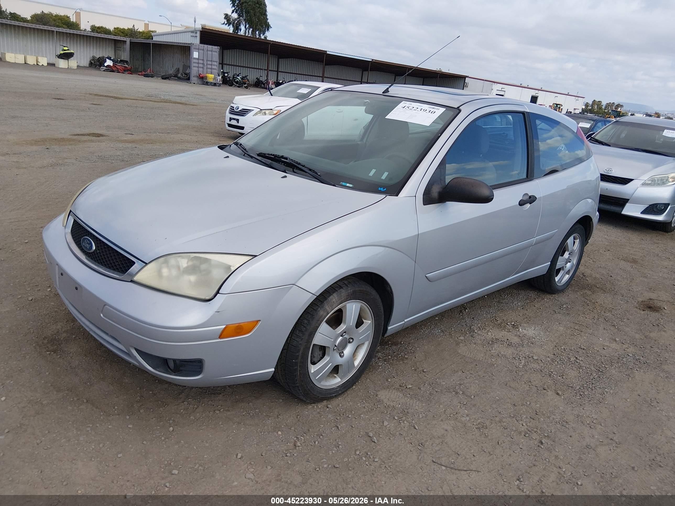 2005 Ford Focus Zx3 Серебряный vin: 3FAHP31N75R125097