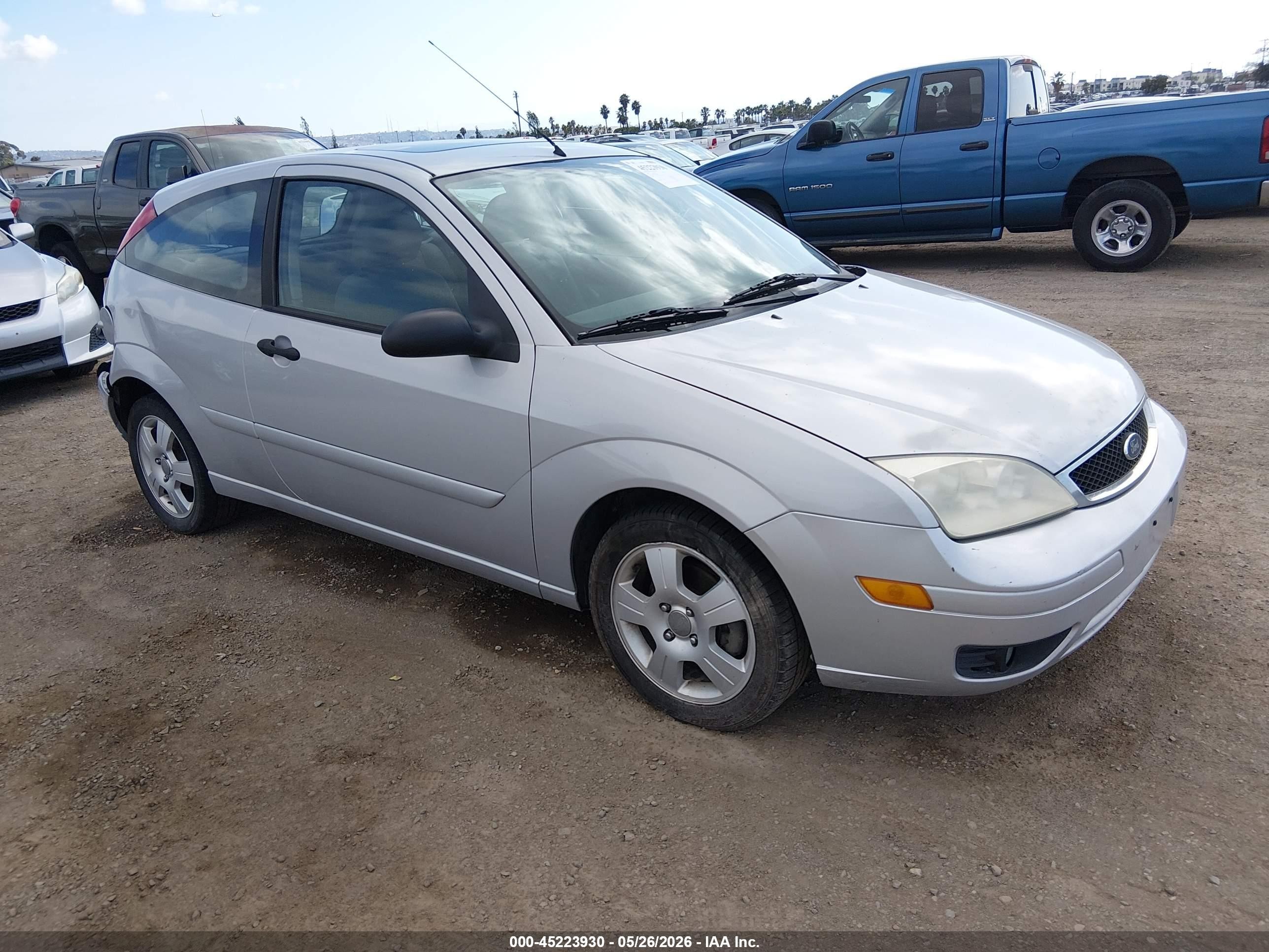 2005 Ford Focus Zx3 Silver vin: 3FAHP31N75R125097