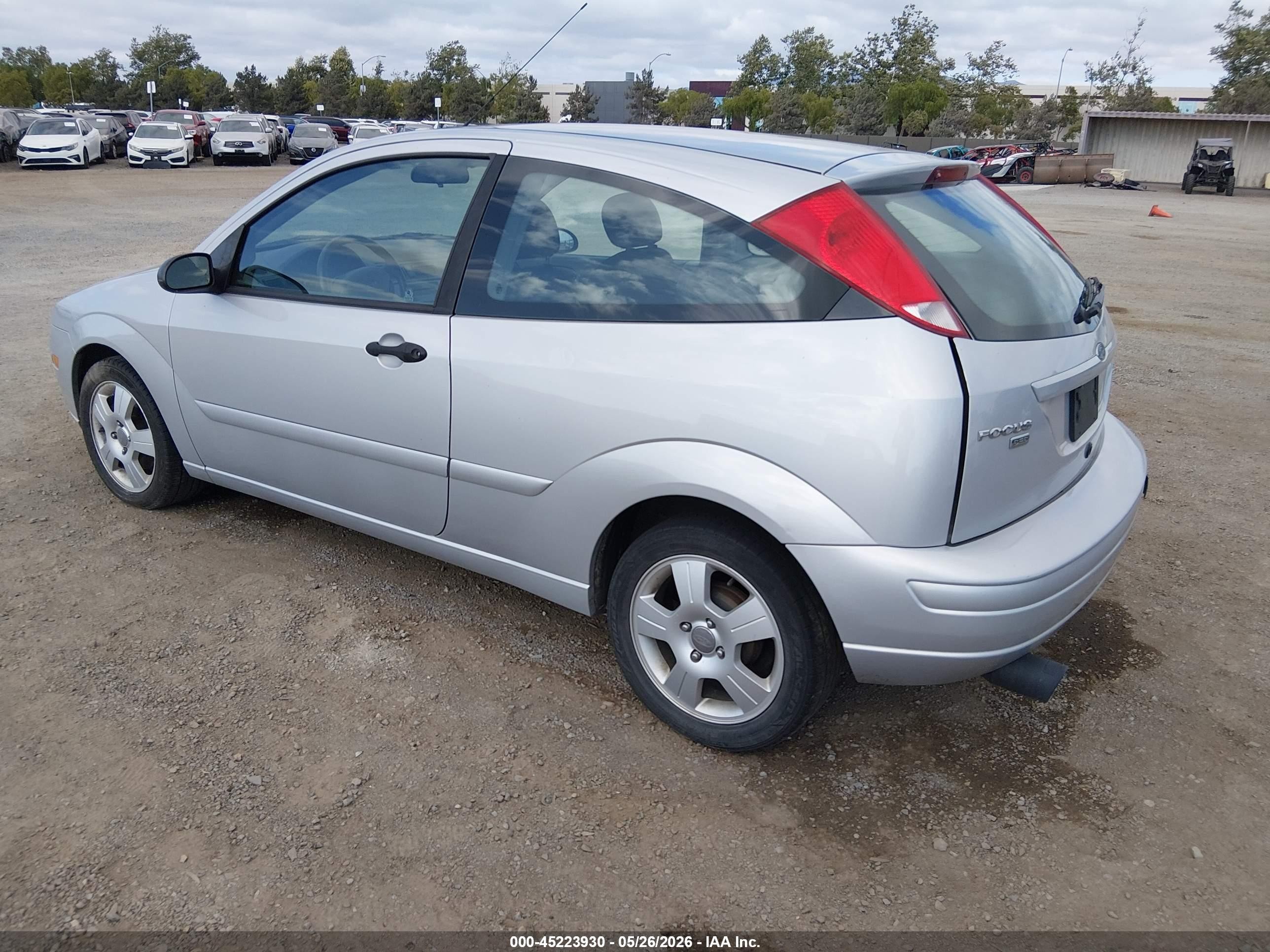 2005 Ford Focus Zx3 Серебряный vin: 3FAHP31N75R125097