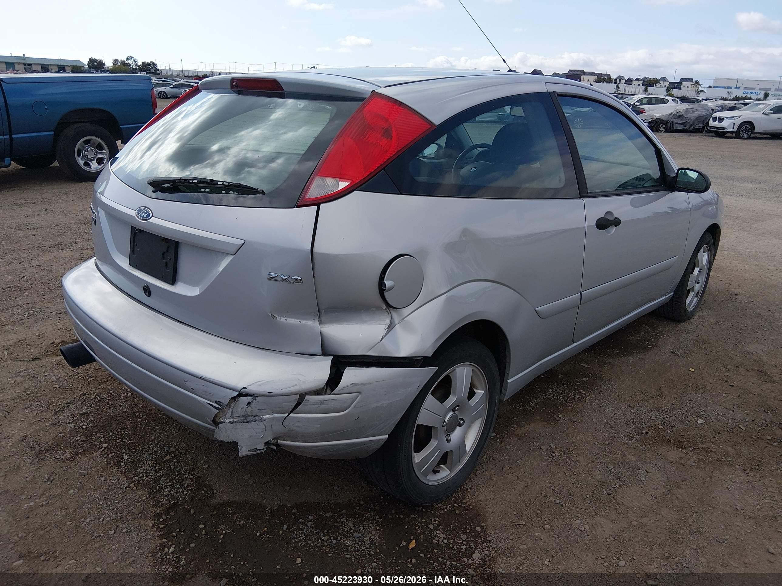 2005 Ford Focus Zx3 Серебряный vin: 3FAHP31N75R125097
