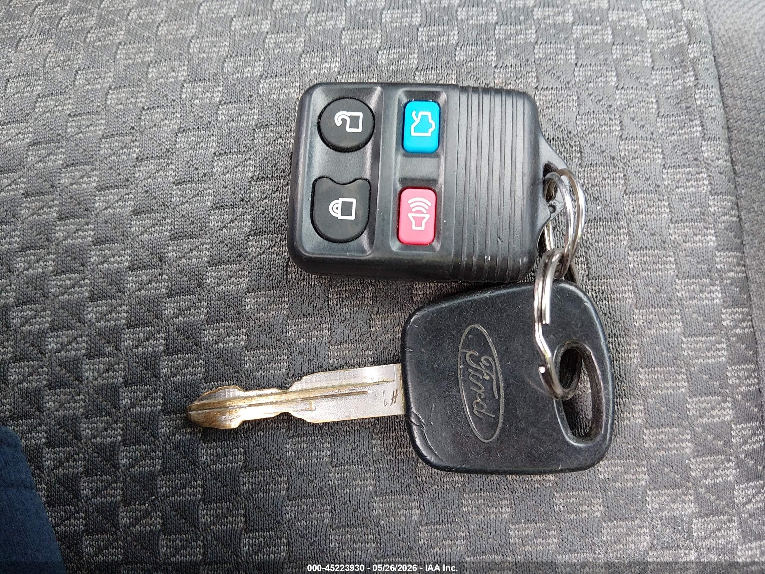 2005 Ford Focus Zx3 Серебряный vin: 3FAHP31N75R125097