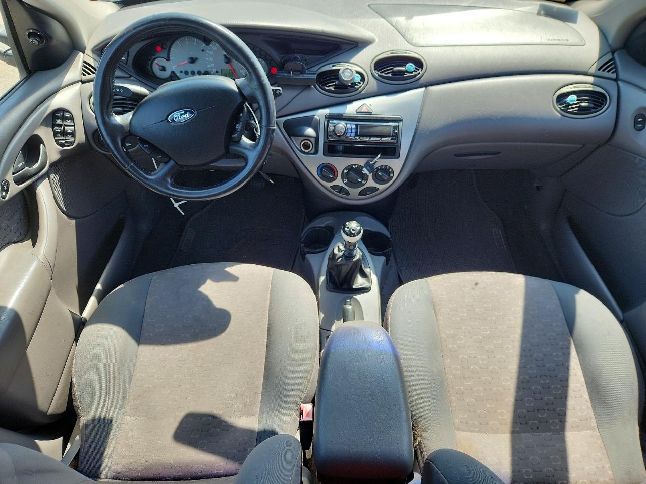 2003 Ford Focus Zx5 White vin: 3FAHP37323R133658