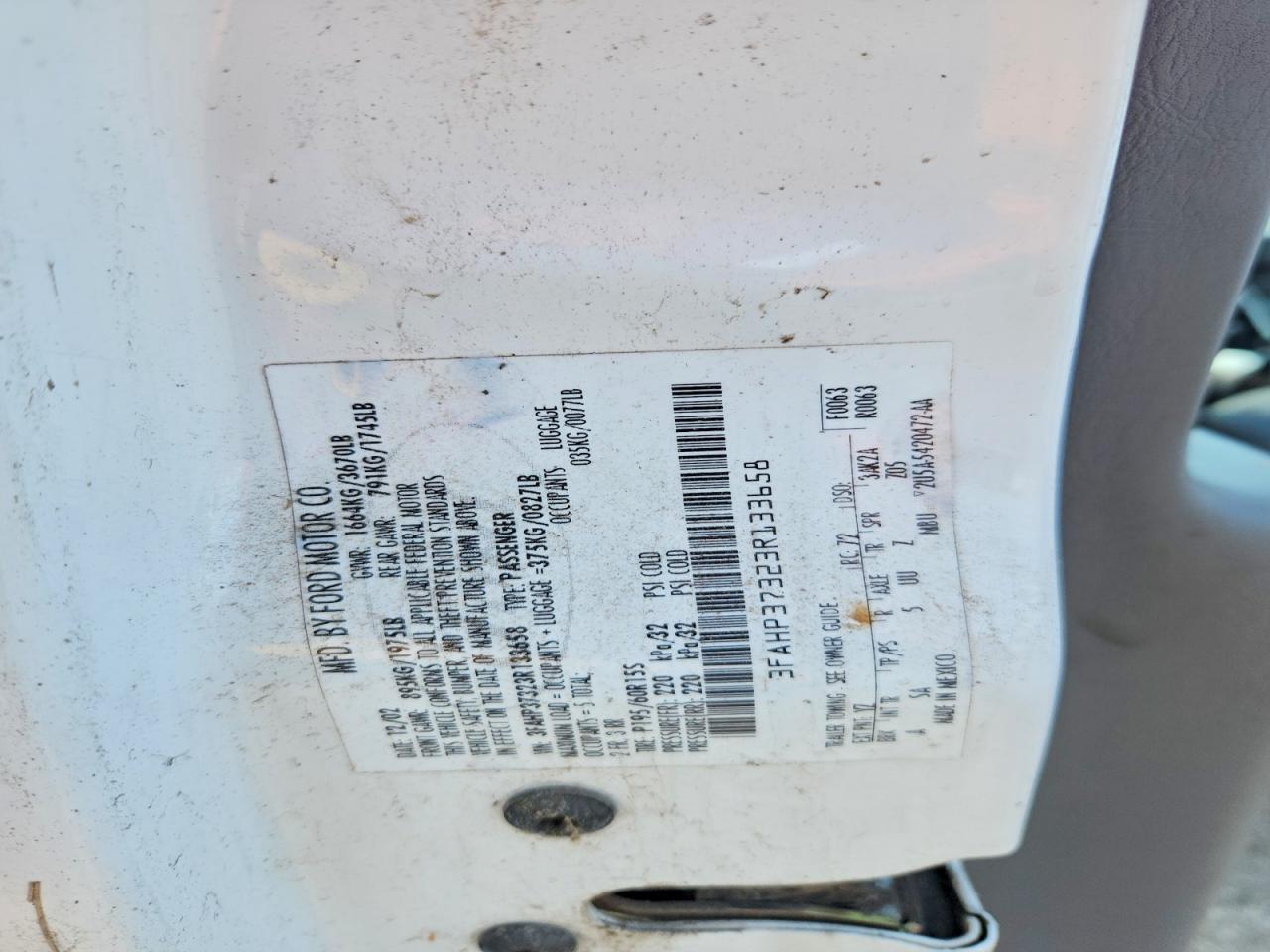 2003 Ford Focus Zx5 White vin: 3FAHP37323R133658