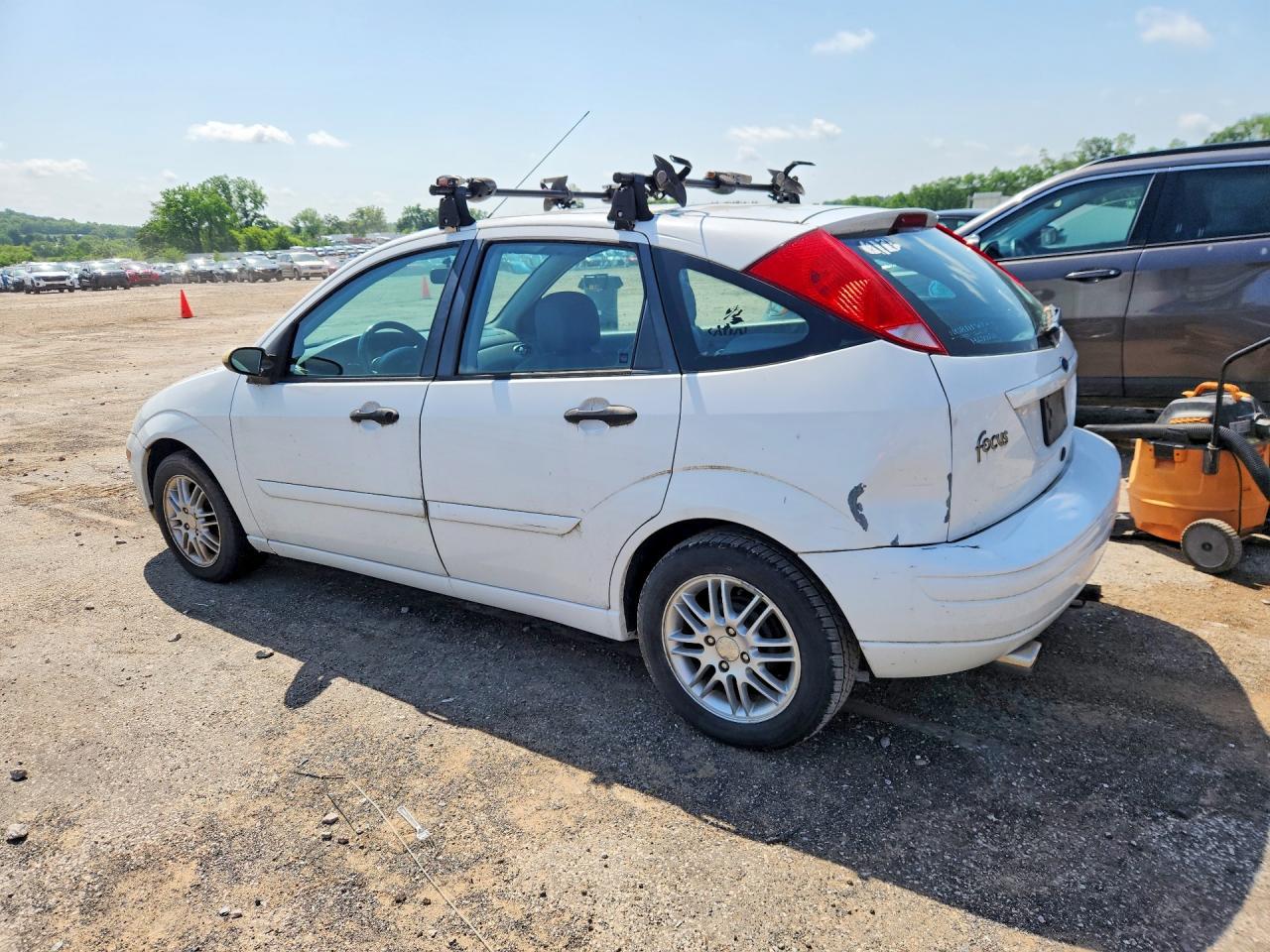 2003 Ford Focus Zx5 White vin: 3FAHP37323R133658