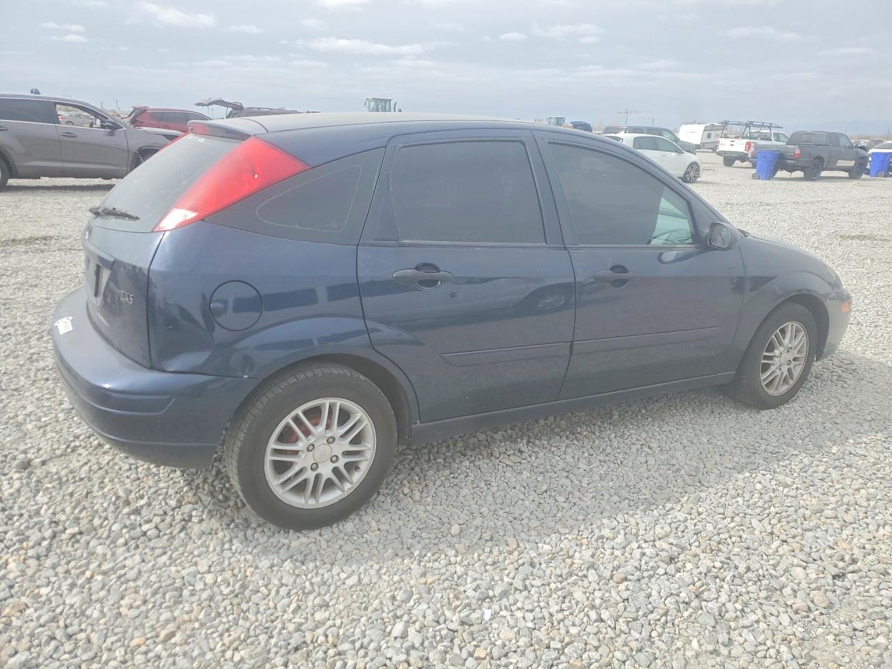 2003 Ford Focus Blue vin: 3FAHP37333R106016