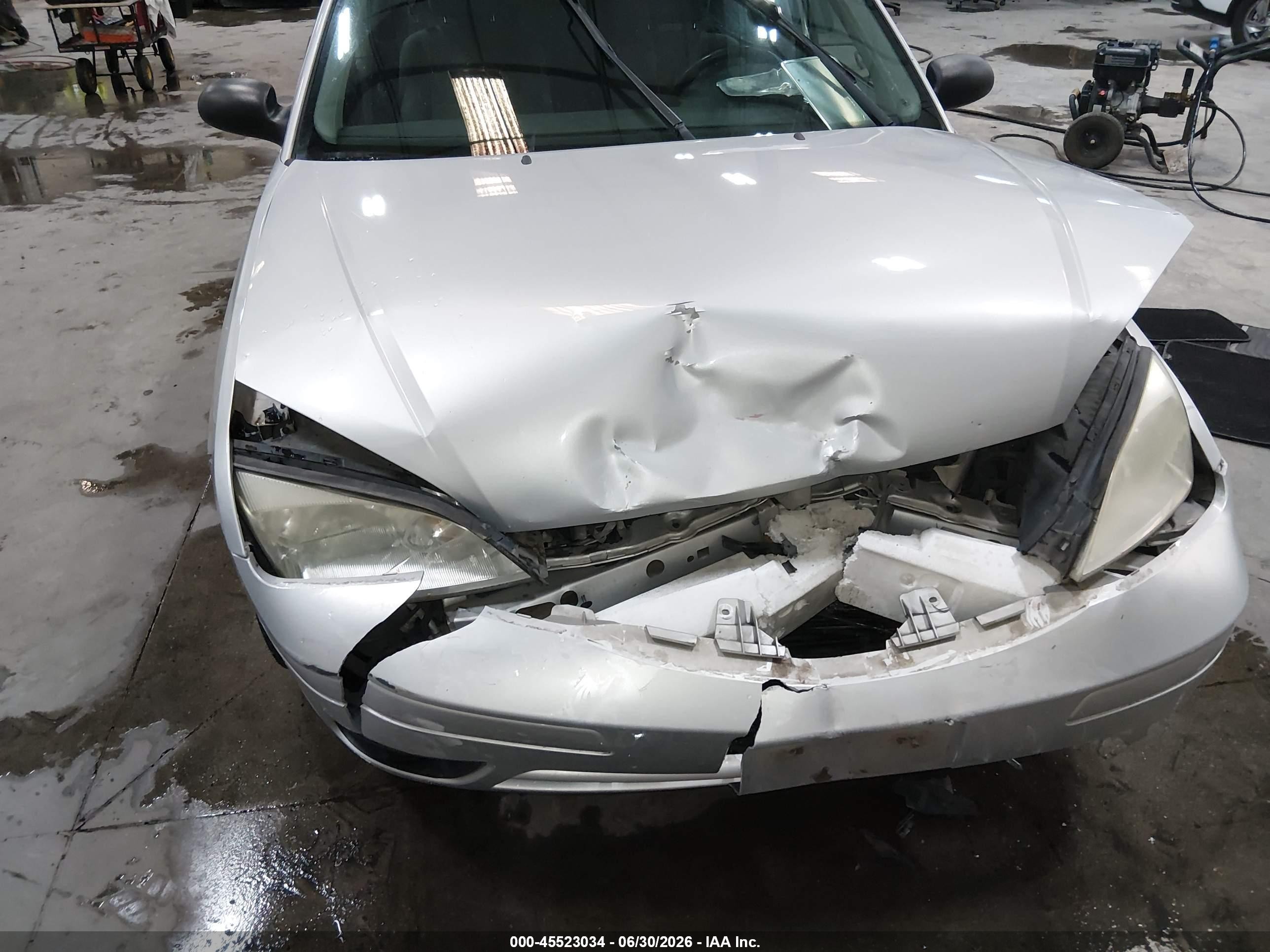 2005 Ford Focus Zx5 Серебряный vin: 3FAHP37N45R107535