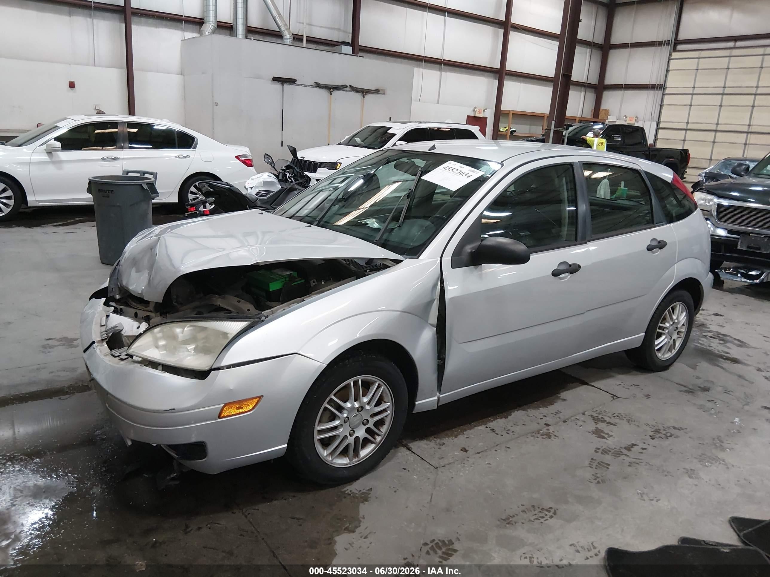 2005 Ford Focus Zx5 Серебряный vin: 3FAHP37N45R107535