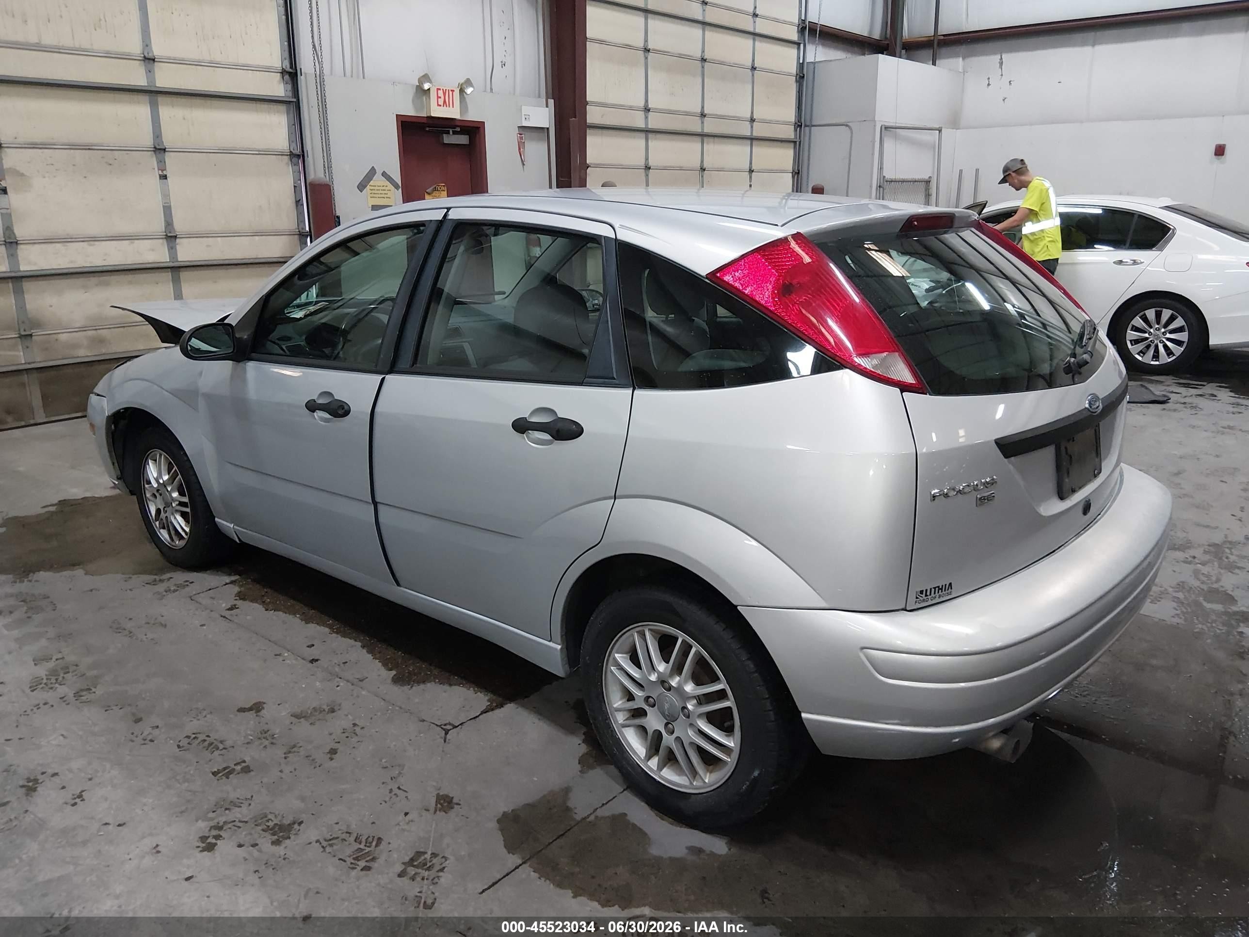 2005 Ford Focus Zx5 Серебряный vin: 3FAHP37N45R107535