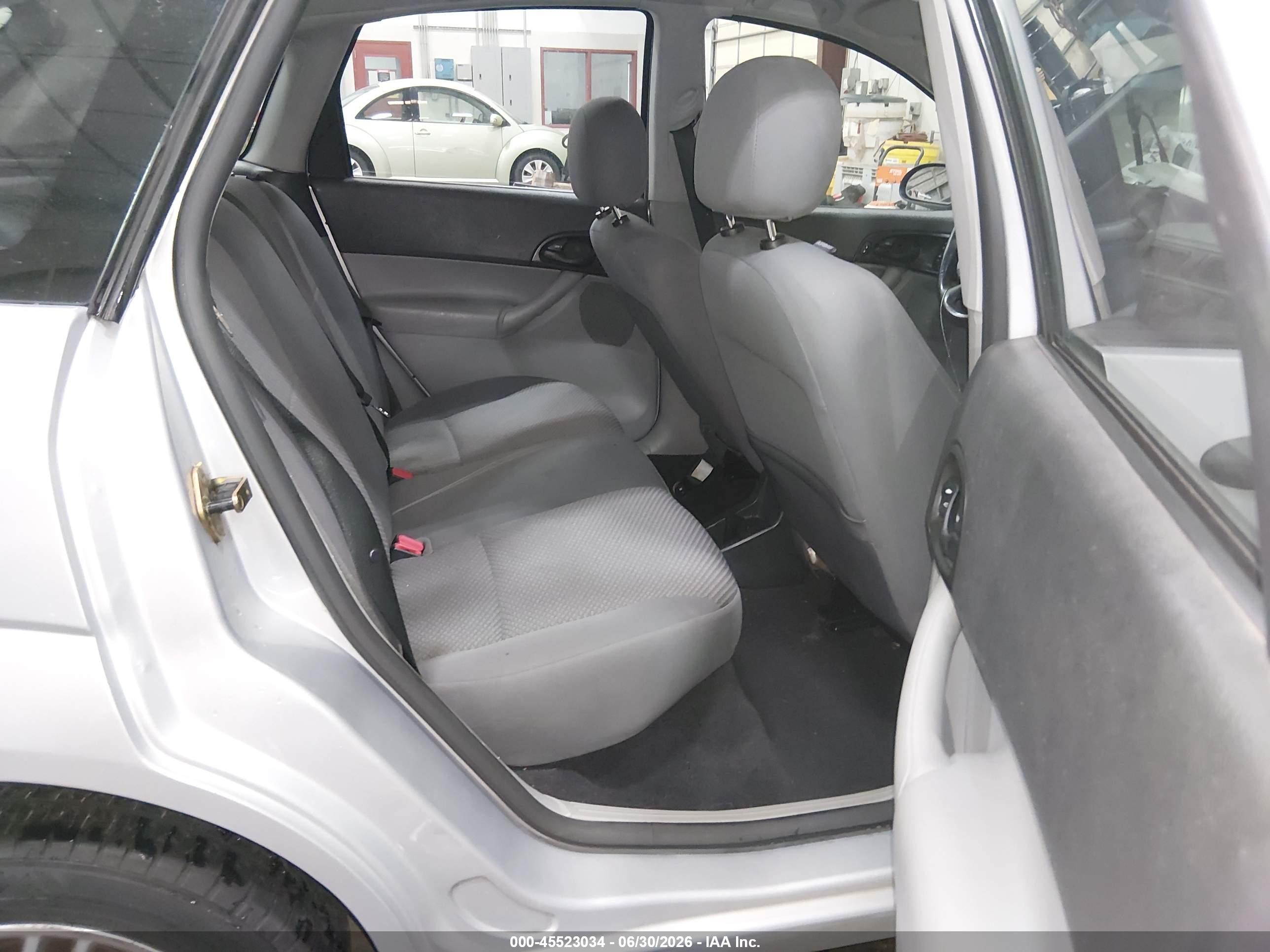 2005 Ford Focus Zx5 Серебряный vin: 3FAHP37N45R107535