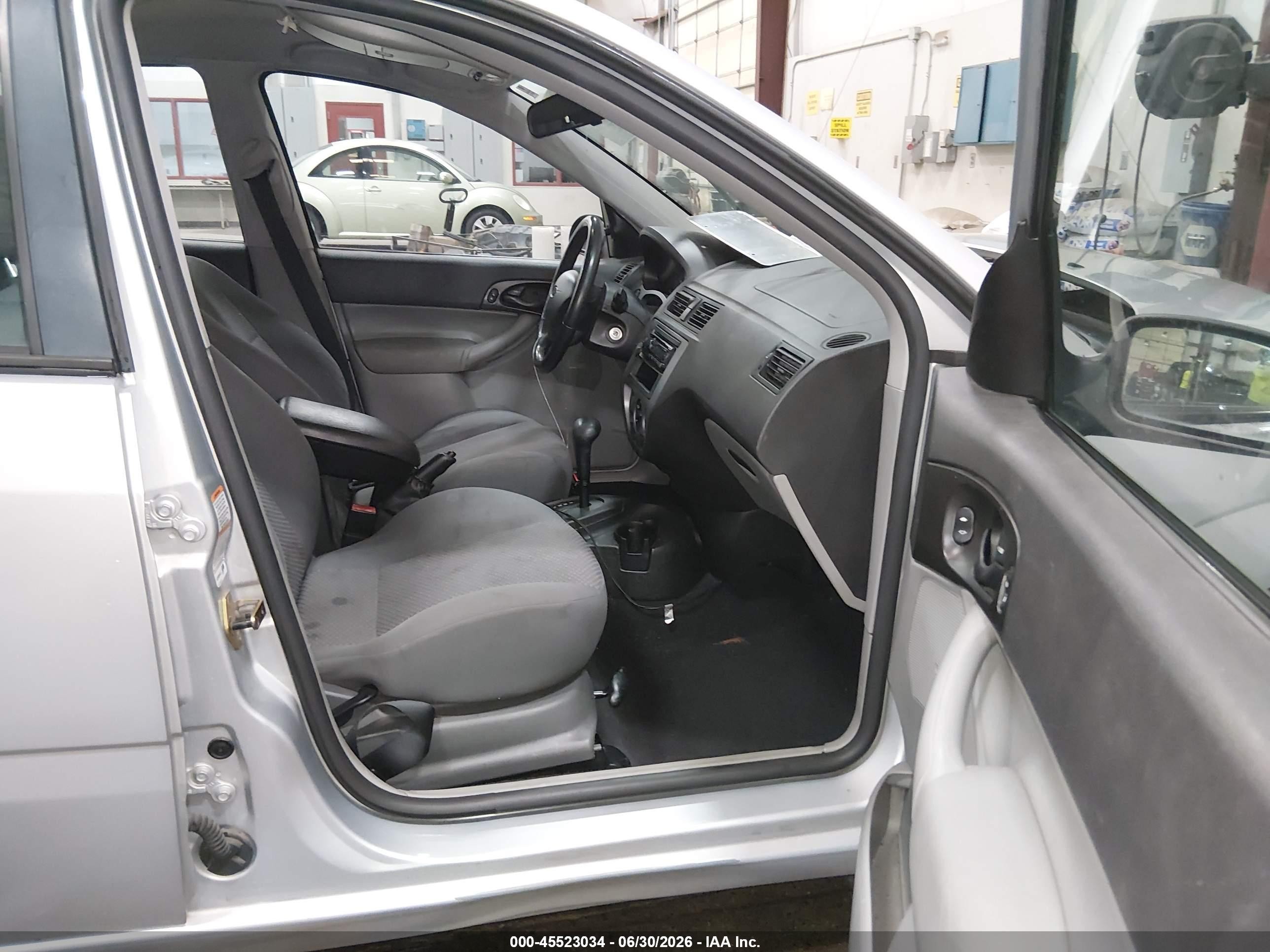 2005 Ford Focus Zx5 Серебряный vin: 3FAHP37N45R107535
