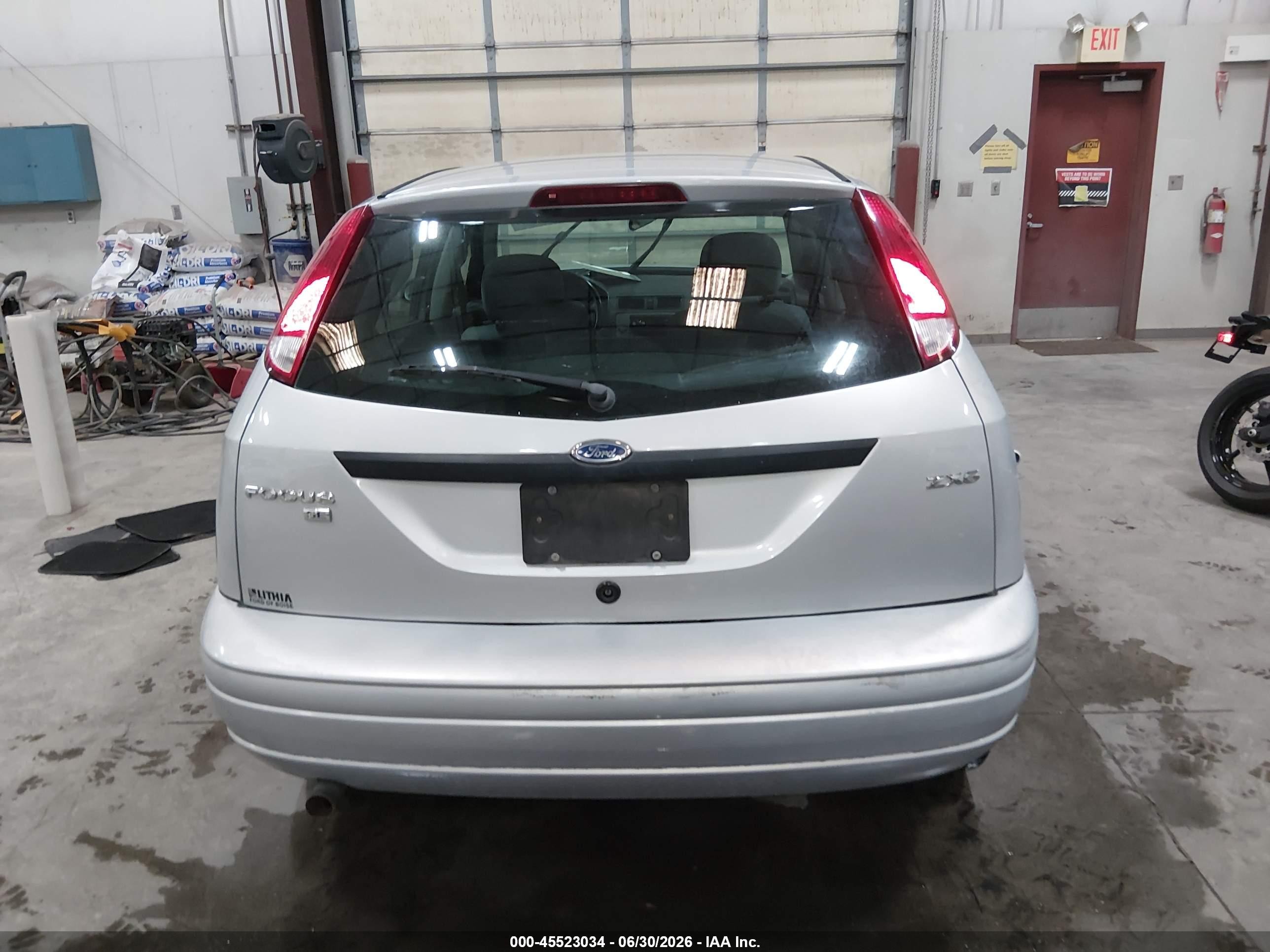 2005 Ford Focus Zx5 Серебряный vin: 3FAHP37N45R107535