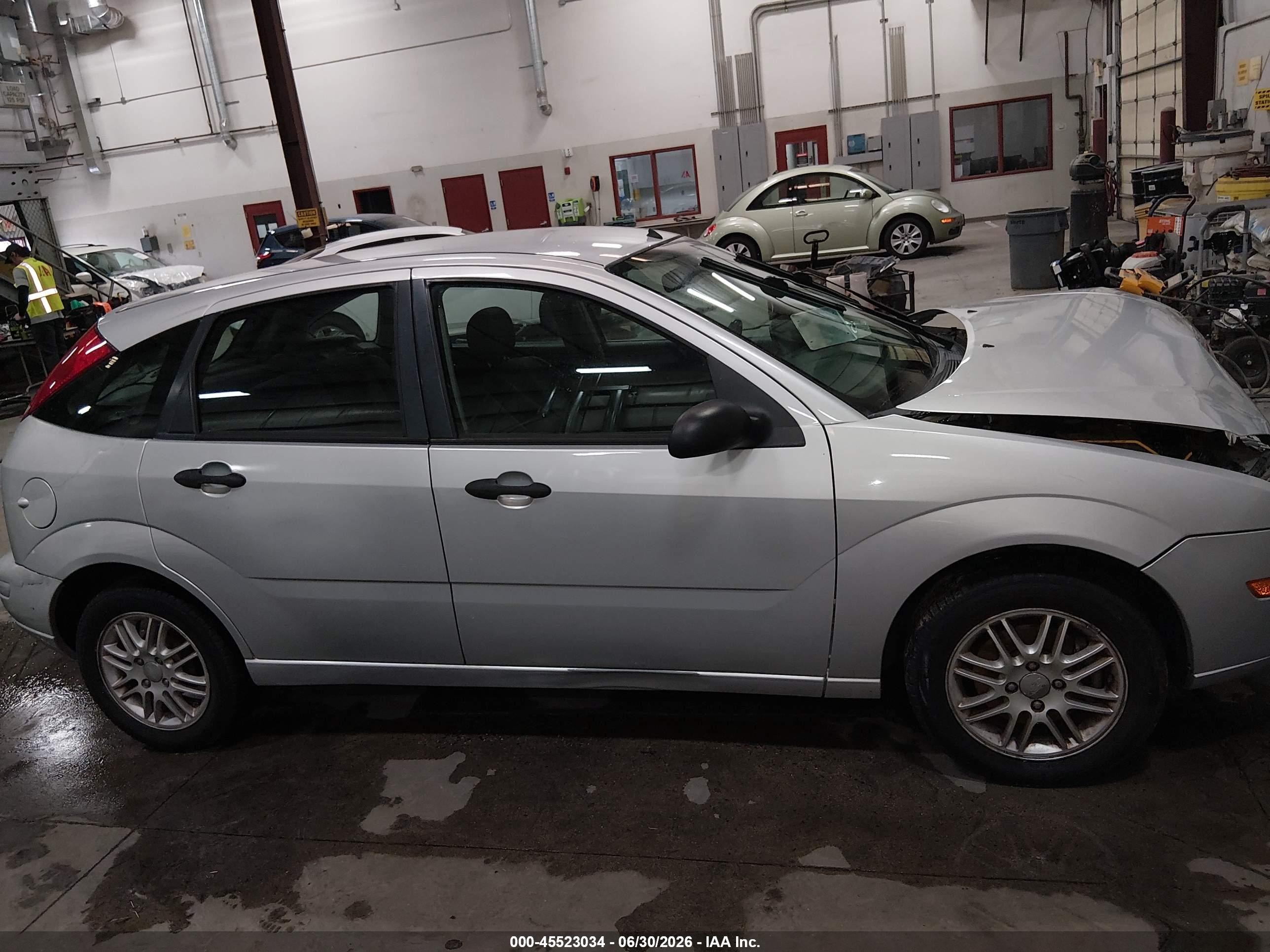 2005 Ford Focus Zx5 Серебряный vin: 3FAHP37N45R107535