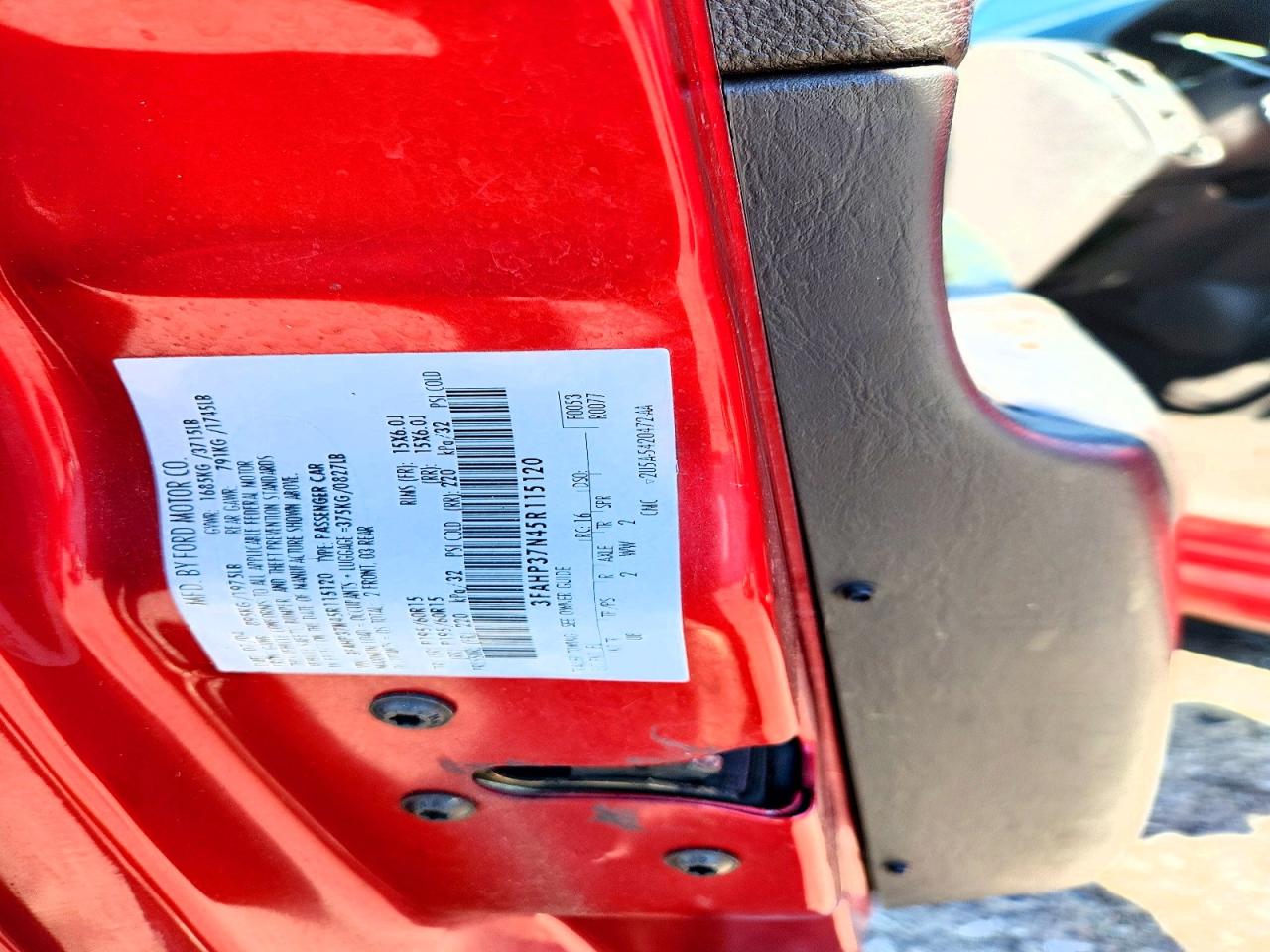 2005 Ford Focus Zx5 Red vin: 3FAHP37N45R115120