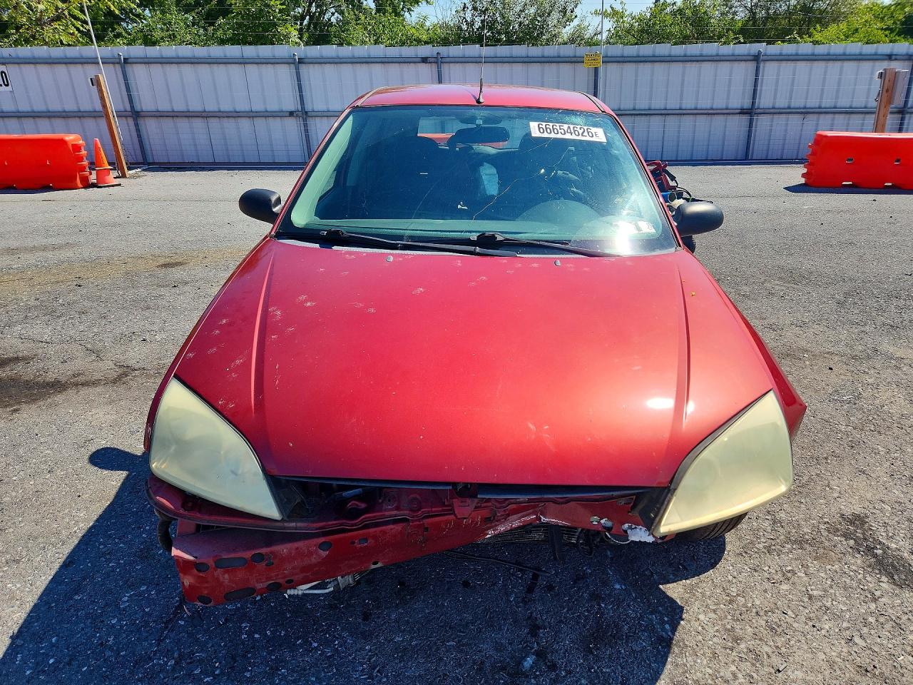 2005 Ford Focus Zx5 Red vin: 3FAHP37N45R115120