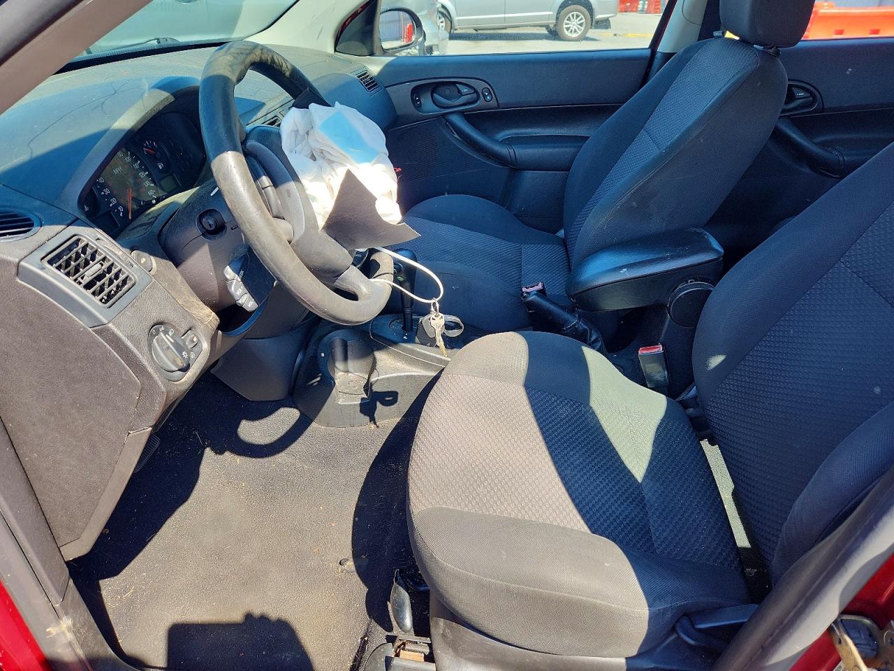 2005 Ford Focus Zx5 Red vin: 3FAHP37N45R115120