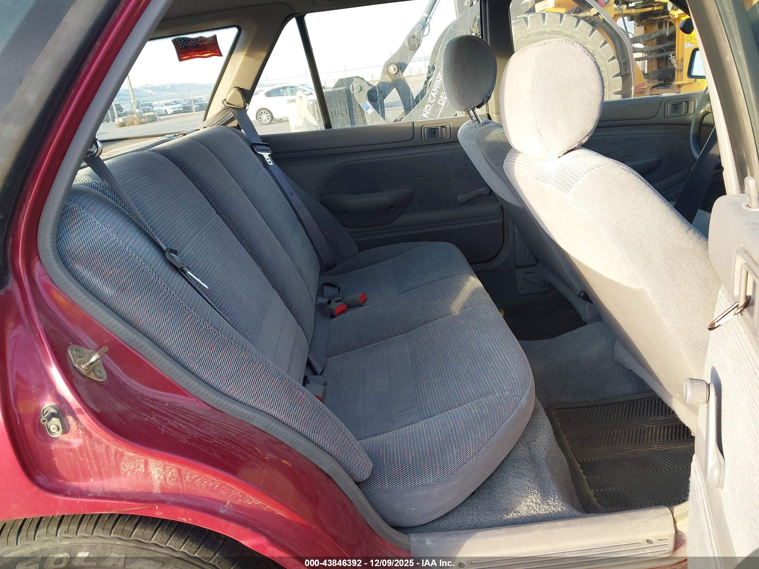 1994 Ford Escort Lx/sport Burgundy vin: 3FARP15J0RR129143