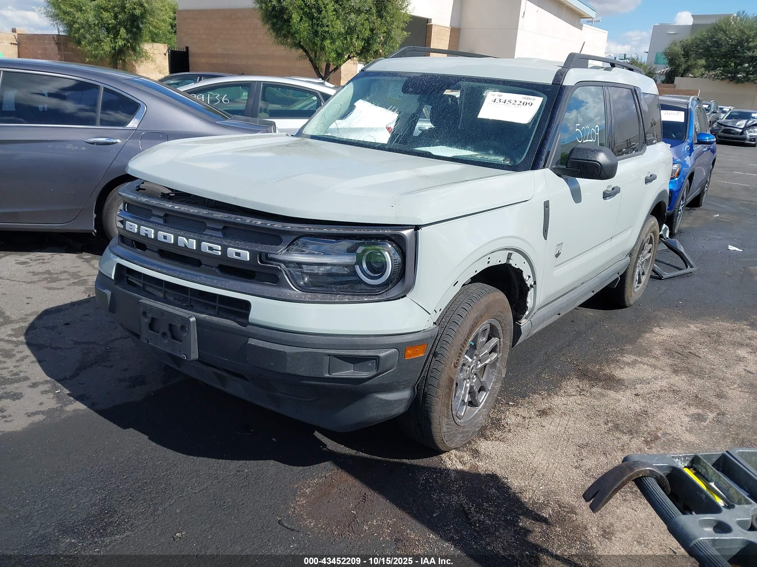 2024 Ford Bronco Sport Big Bend Серый vin: 3FMCR9B67RRE71998