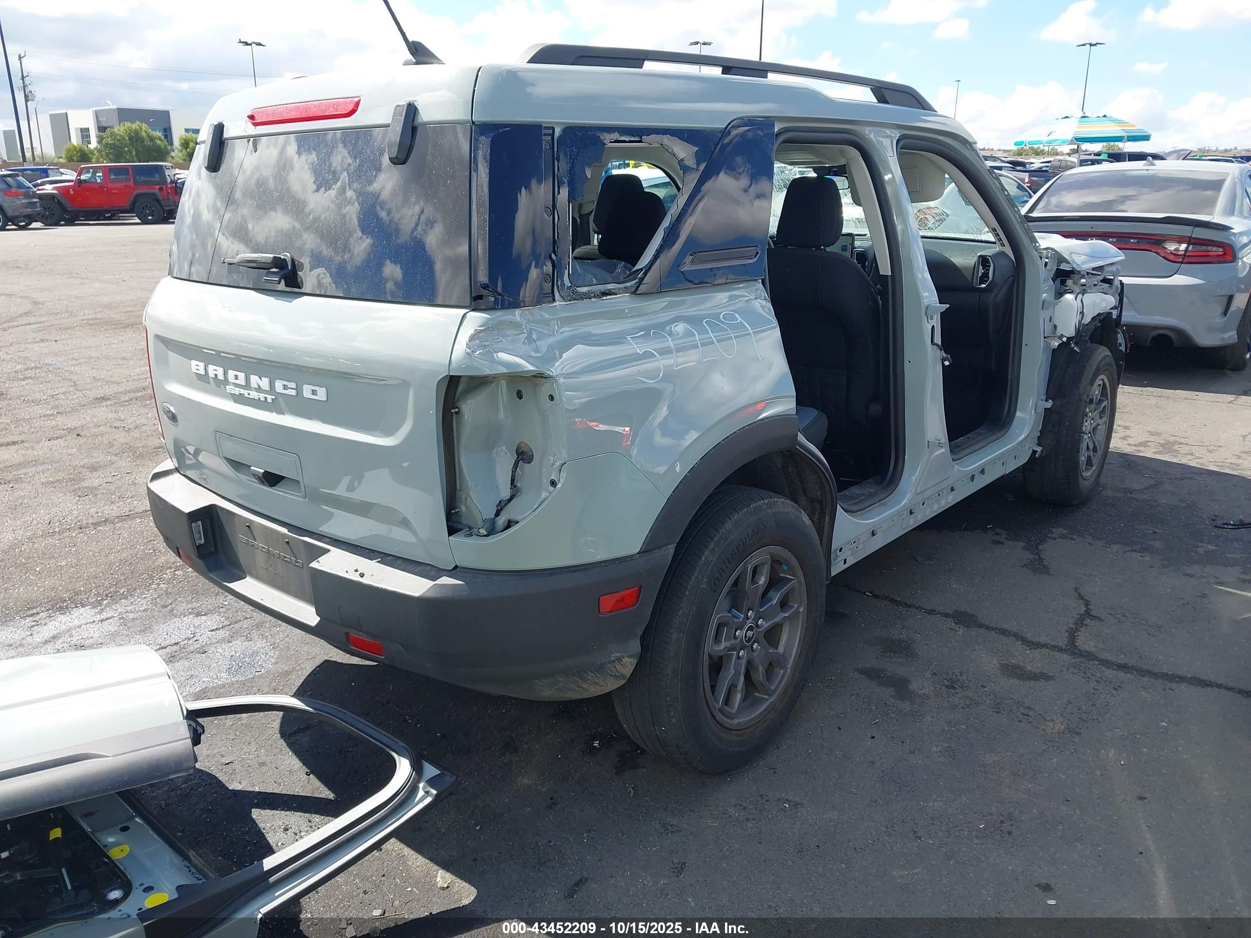 2024 Ford Bronco Sport Big Bend Серый vin: 3FMCR9B67RRE71998