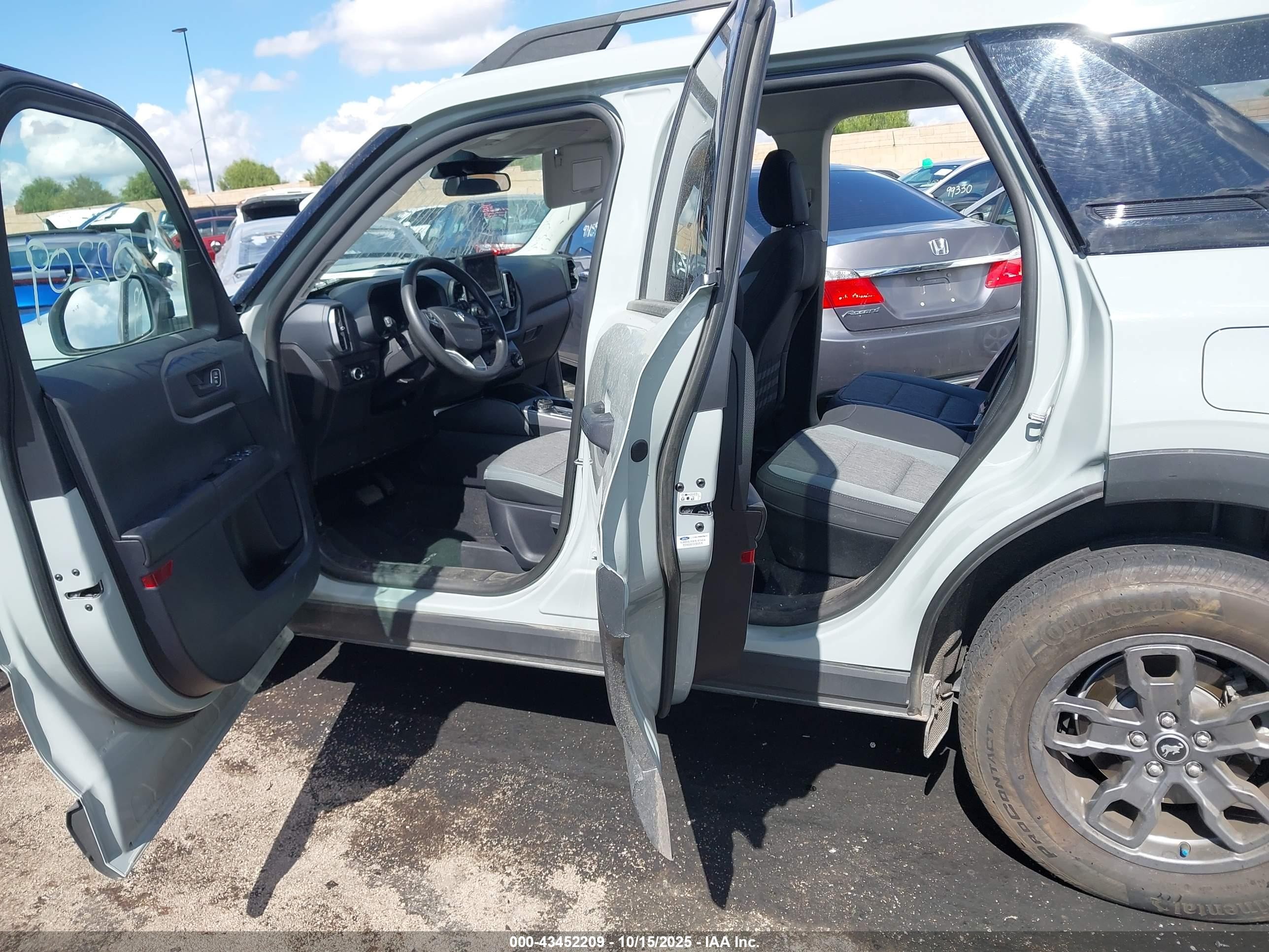 2024 Ford Bronco Sport Big Bend Серый vin: 3FMCR9B67RRE71998