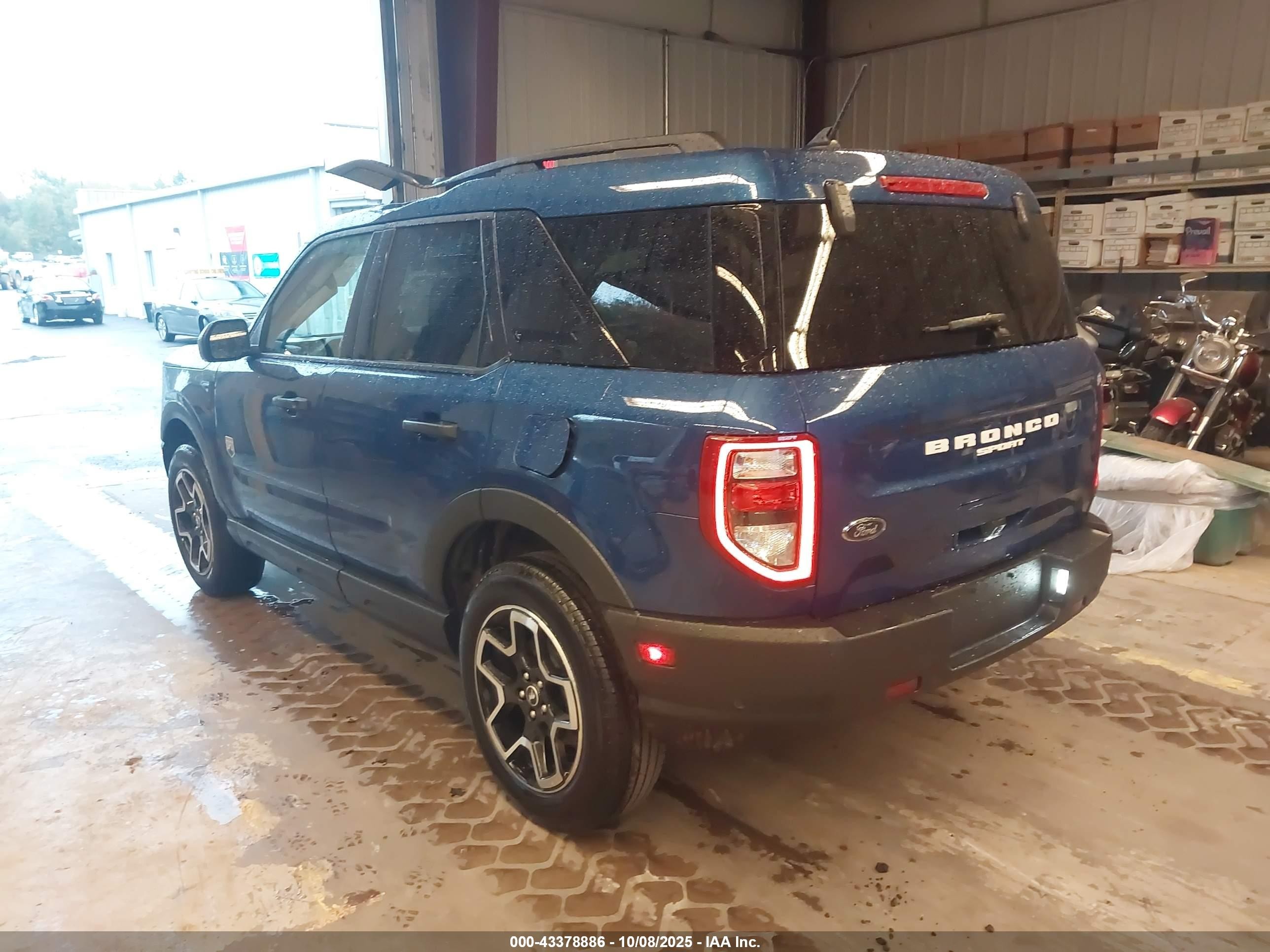 2024 Ford Bronco Sport Big Bend Синий vin: 3FMCR9B69RRF51965