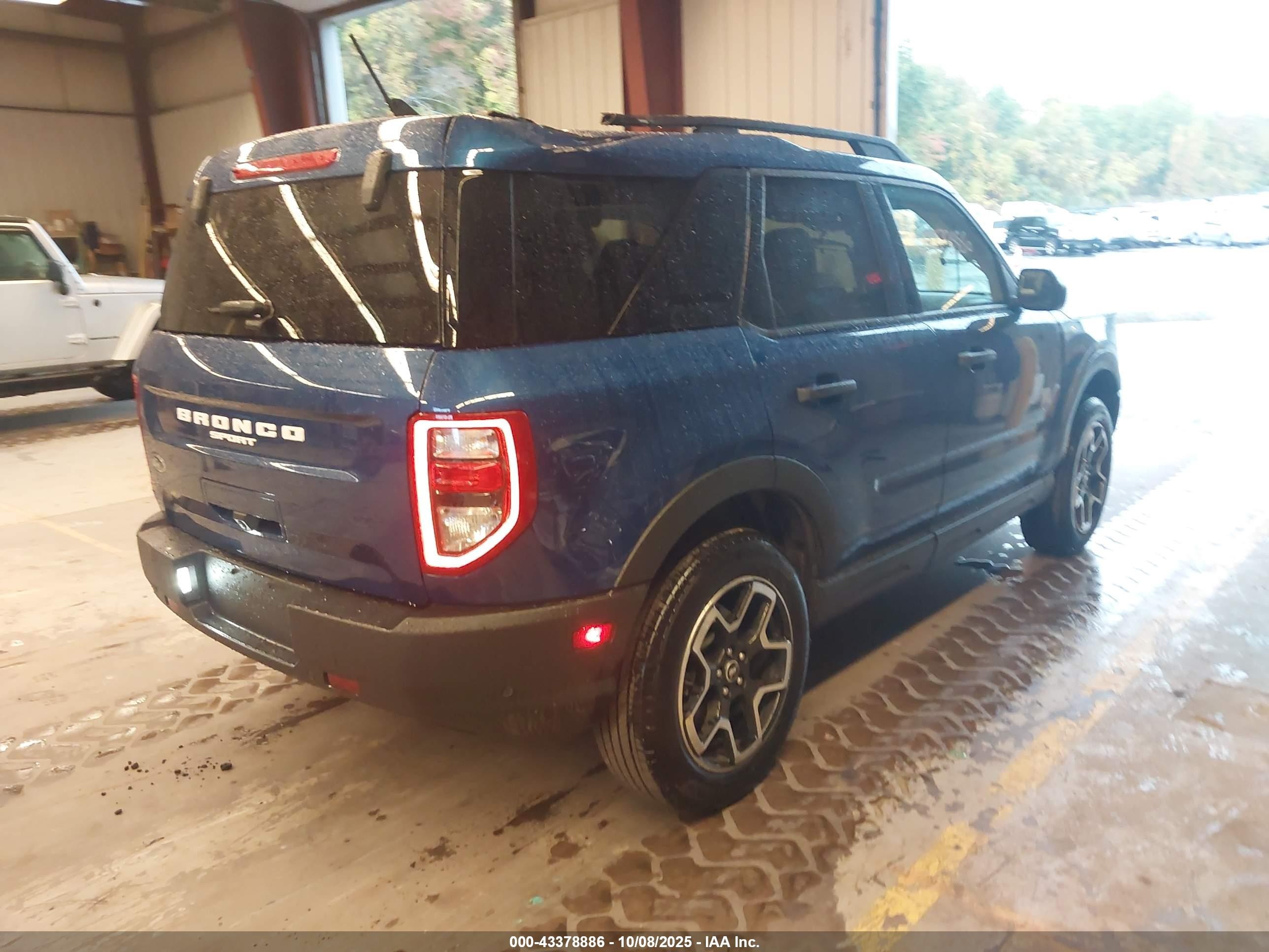 2024 Ford Bronco Sport Big Bend Синий vin: 3FMCR9B69RRF51965