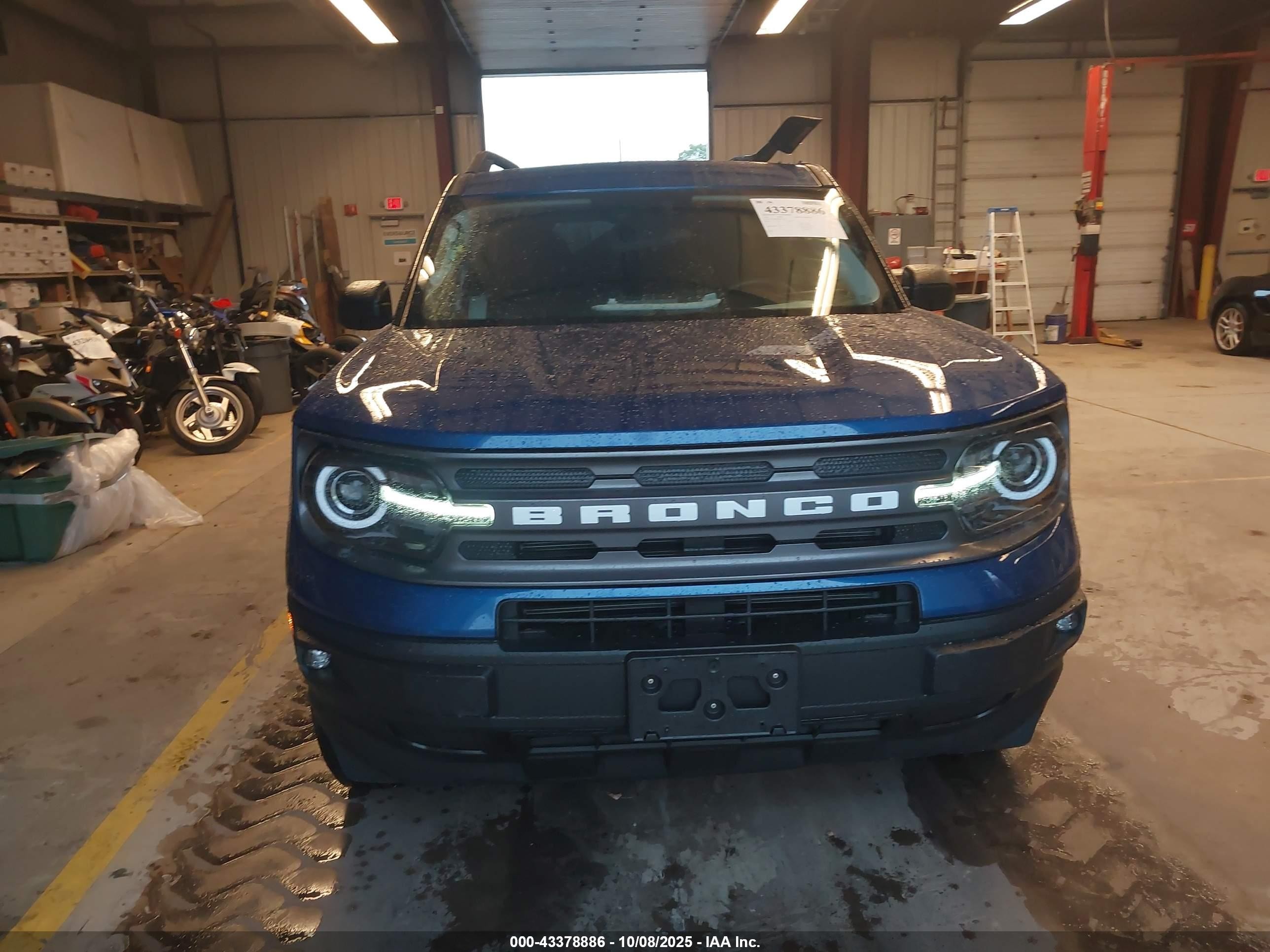 2024 Ford Bronco Sport Big Bend Синий vin: 3FMCR9B69RRF51965