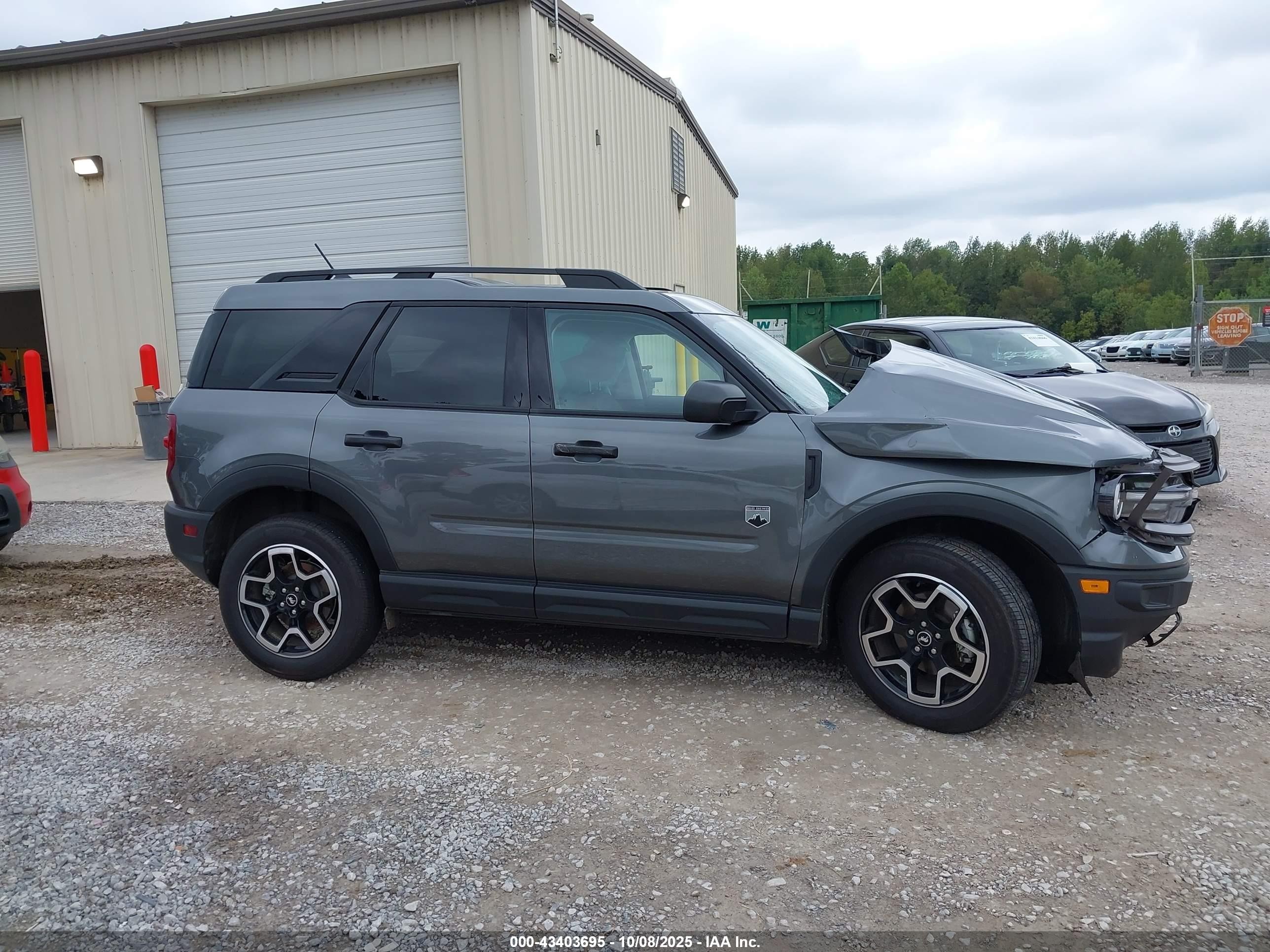 2024 Ford Bronco Sport Big Bend Серый vin: 3FMCR9B69RRF69320