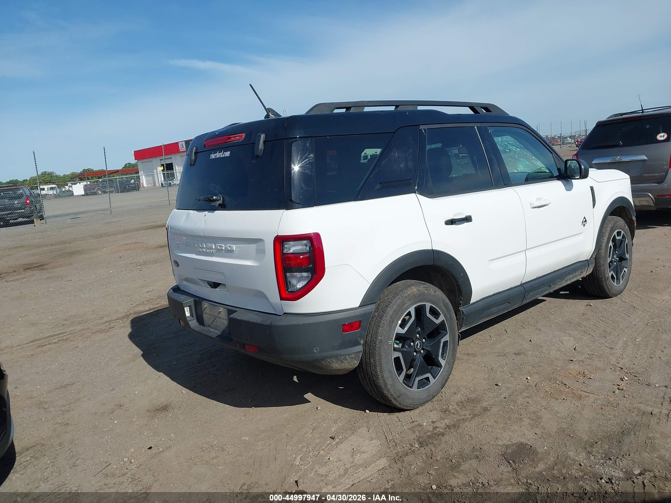 2024 Ford Bronco Sport Outer Banks Белый vin: 3FMCR9C63RRF21939
