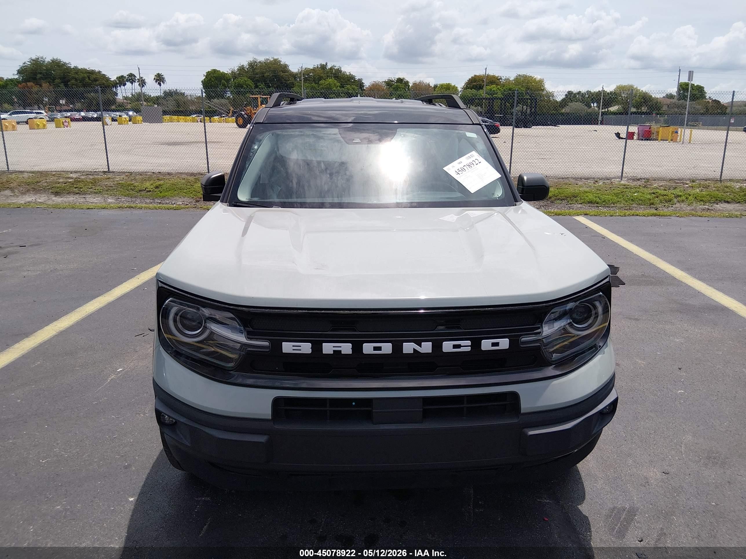 2021 Ford Bronco Sport Outer Banks Кремовый vin: 3FMCR9C6XMRA41664