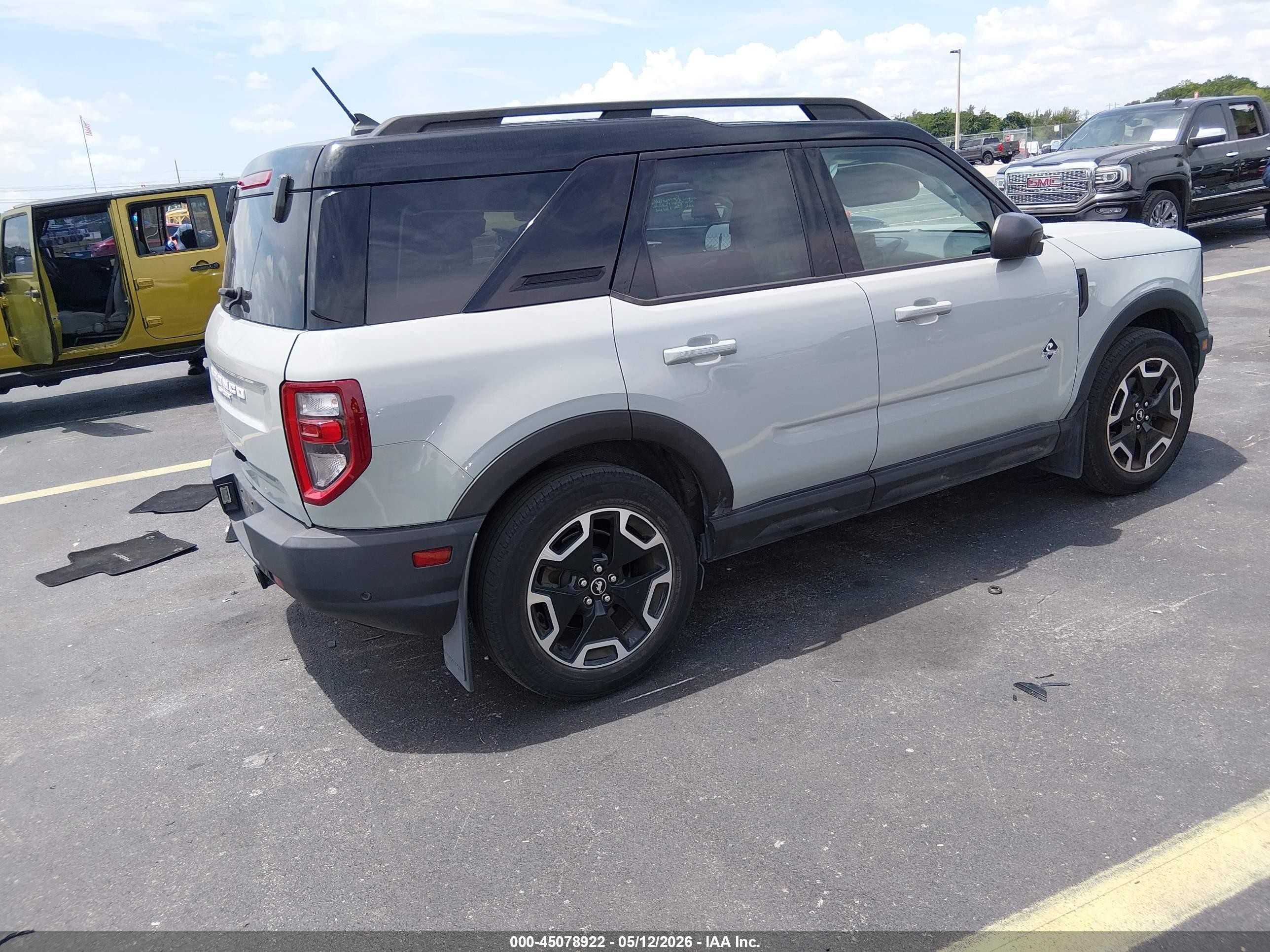 2021 Ford Bronco Sport Outer Banks Кремовый vin: 3FMCR9C6XMRA41664