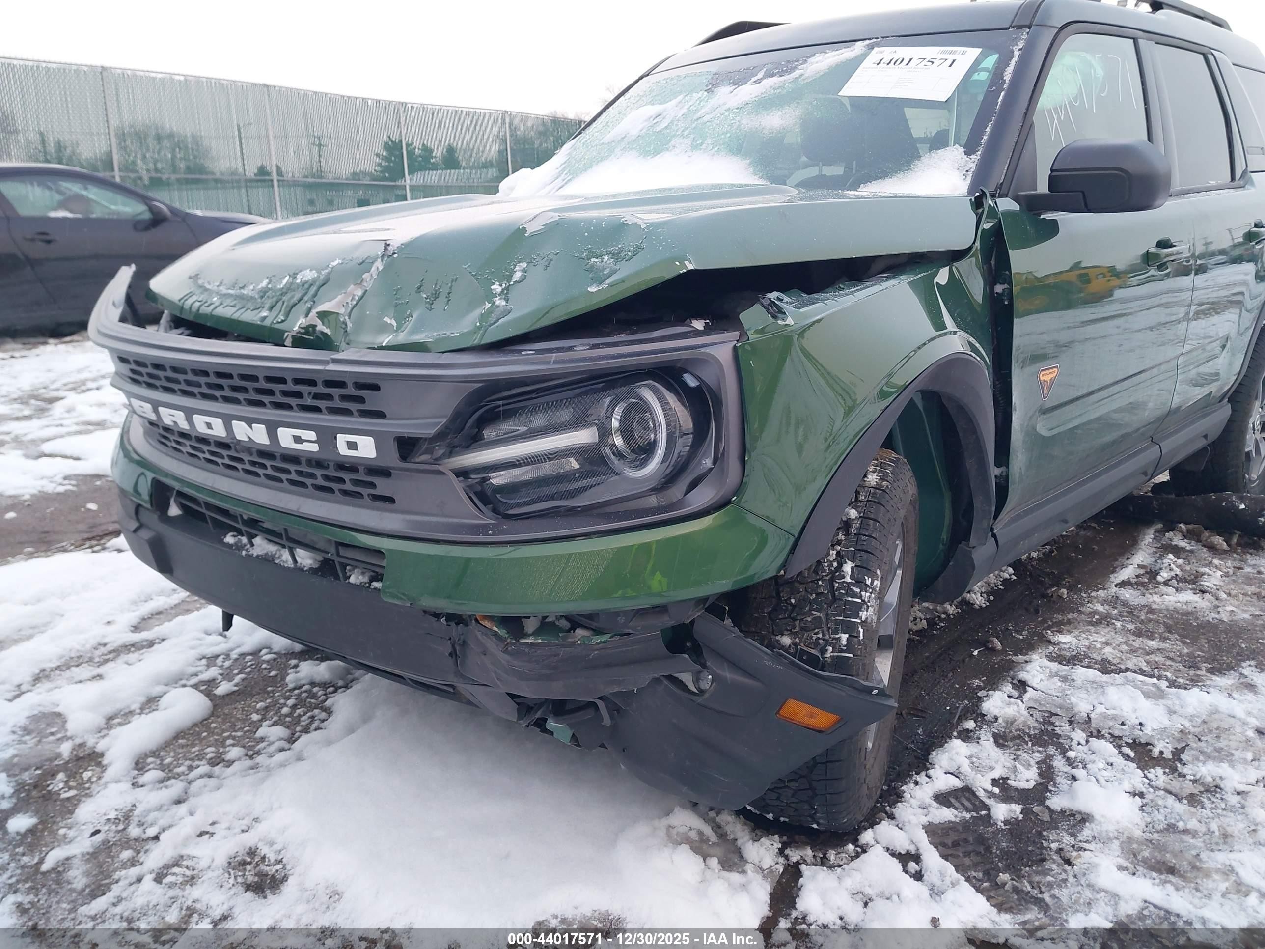 2024 Ford Bronco Sport Badlands Зеленый vin: 3FMCR9D97RRE99114