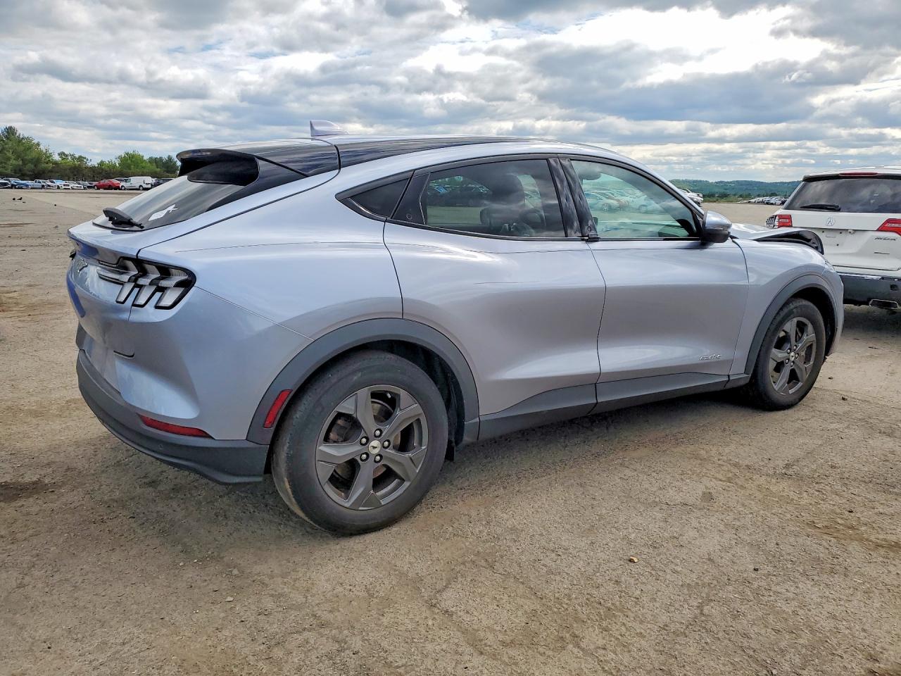 2022 Ford Mustang Mach-e Select Серебряный vin: 3FMTK1RM7NMA13640
