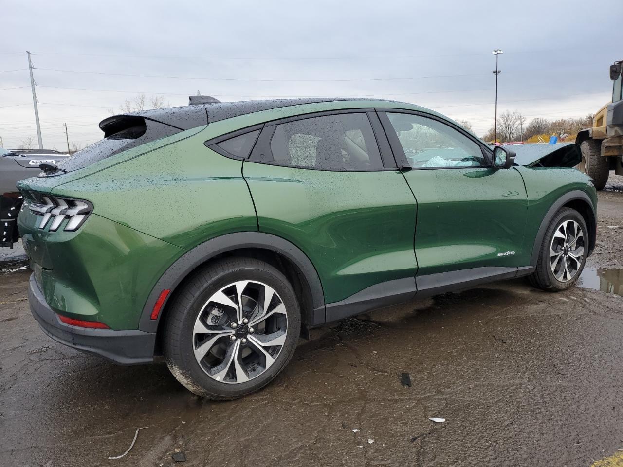2025 Ford Mustang Mach-e Select Зеленый vin: 3FMTK1S59SMA12505