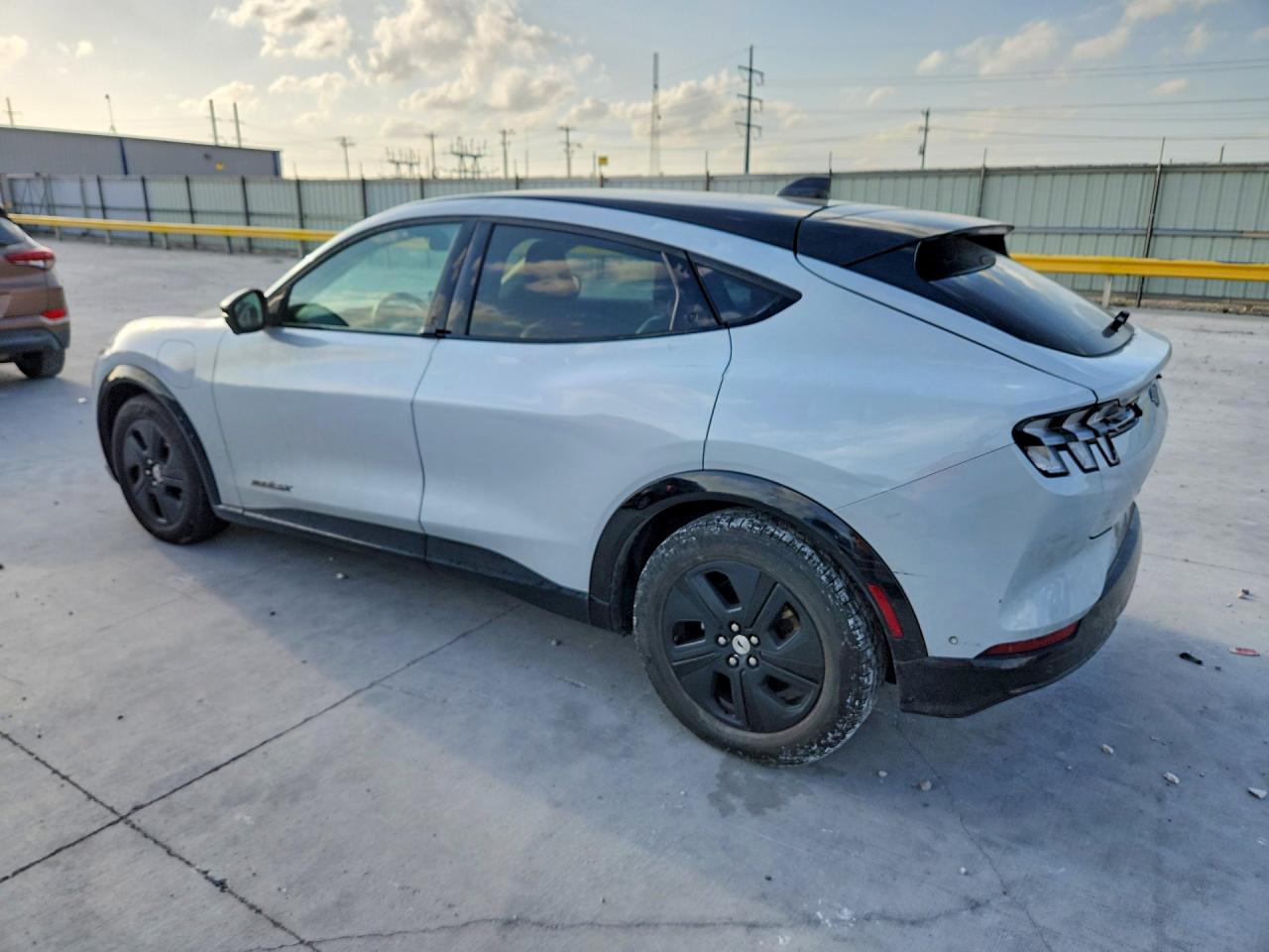 2022 Ford Mustang Mach-e California Route 1 Серебряный vin: 3FMTK2SU4NMA41802