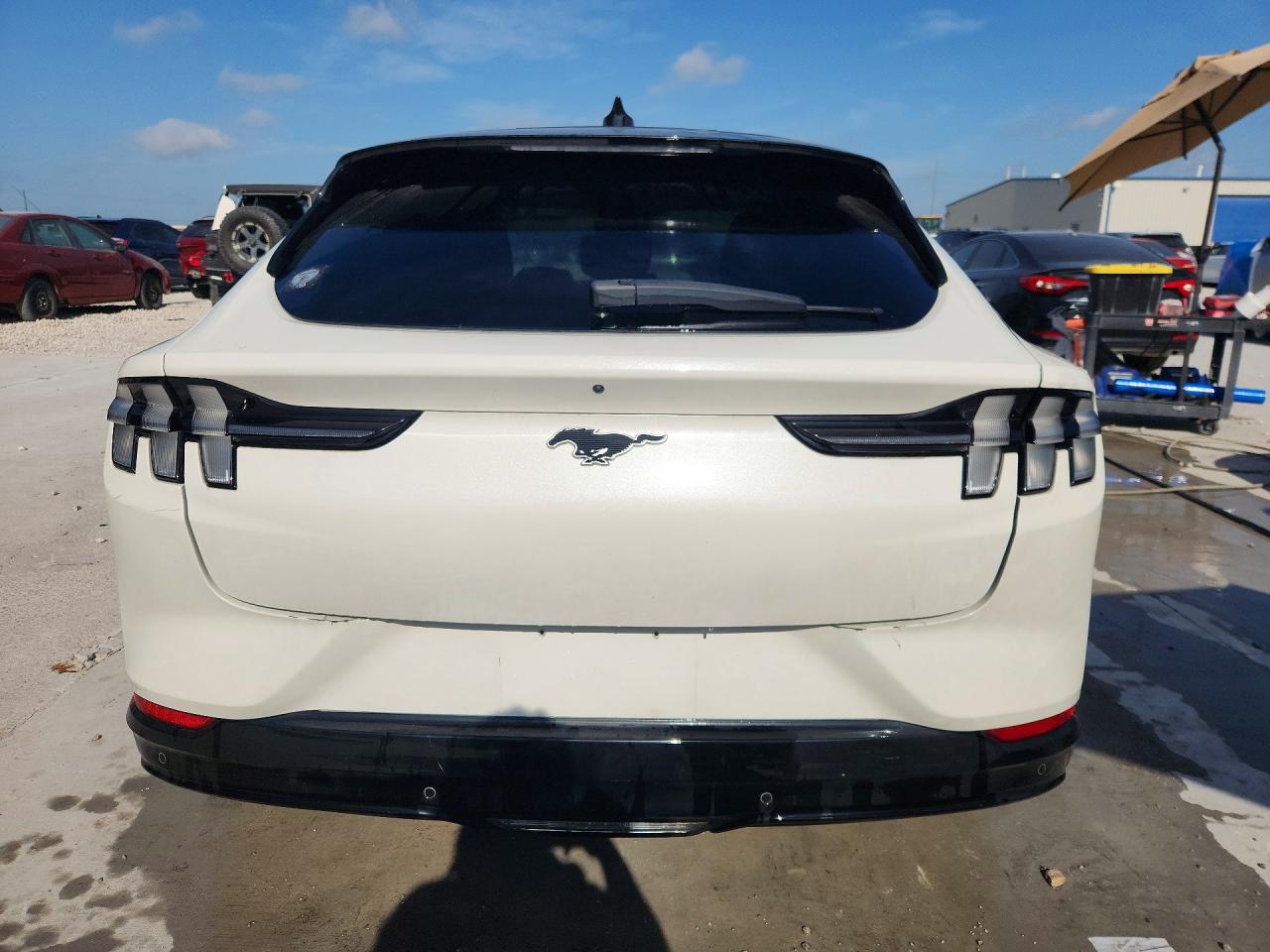2021 Ford Mustang Mach-e Premium White vin: 3FMTK3R7XMMA07092