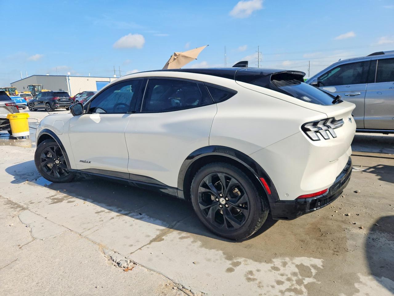 2021 Ford Mustang Mach-e Premium White vin: 3FMTK3R7XMMA07092