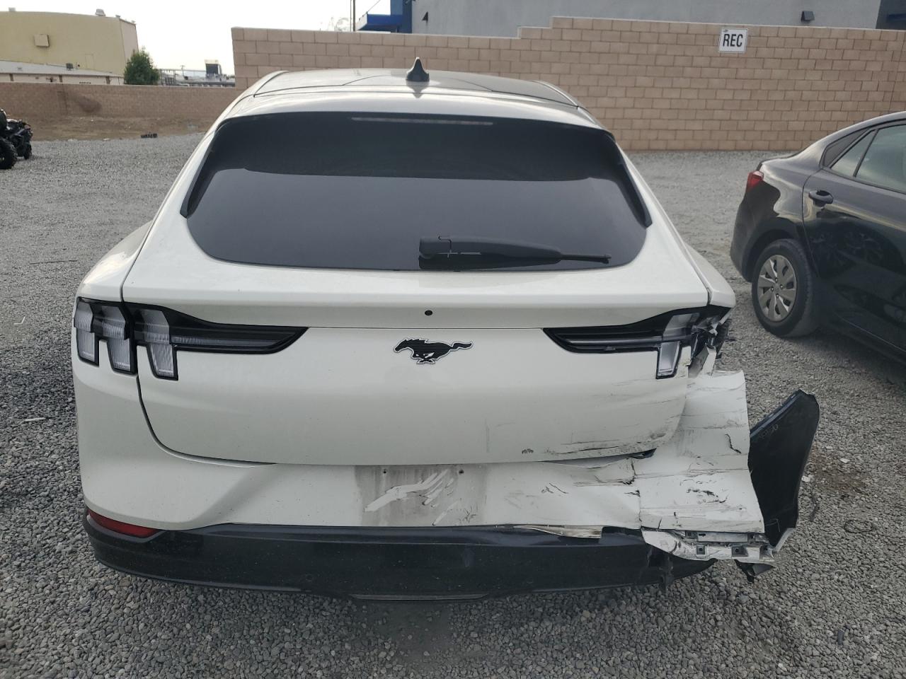 2022 Ford Mustang Mach-e Premium White vin: 3FMTK3RM0NMA26693