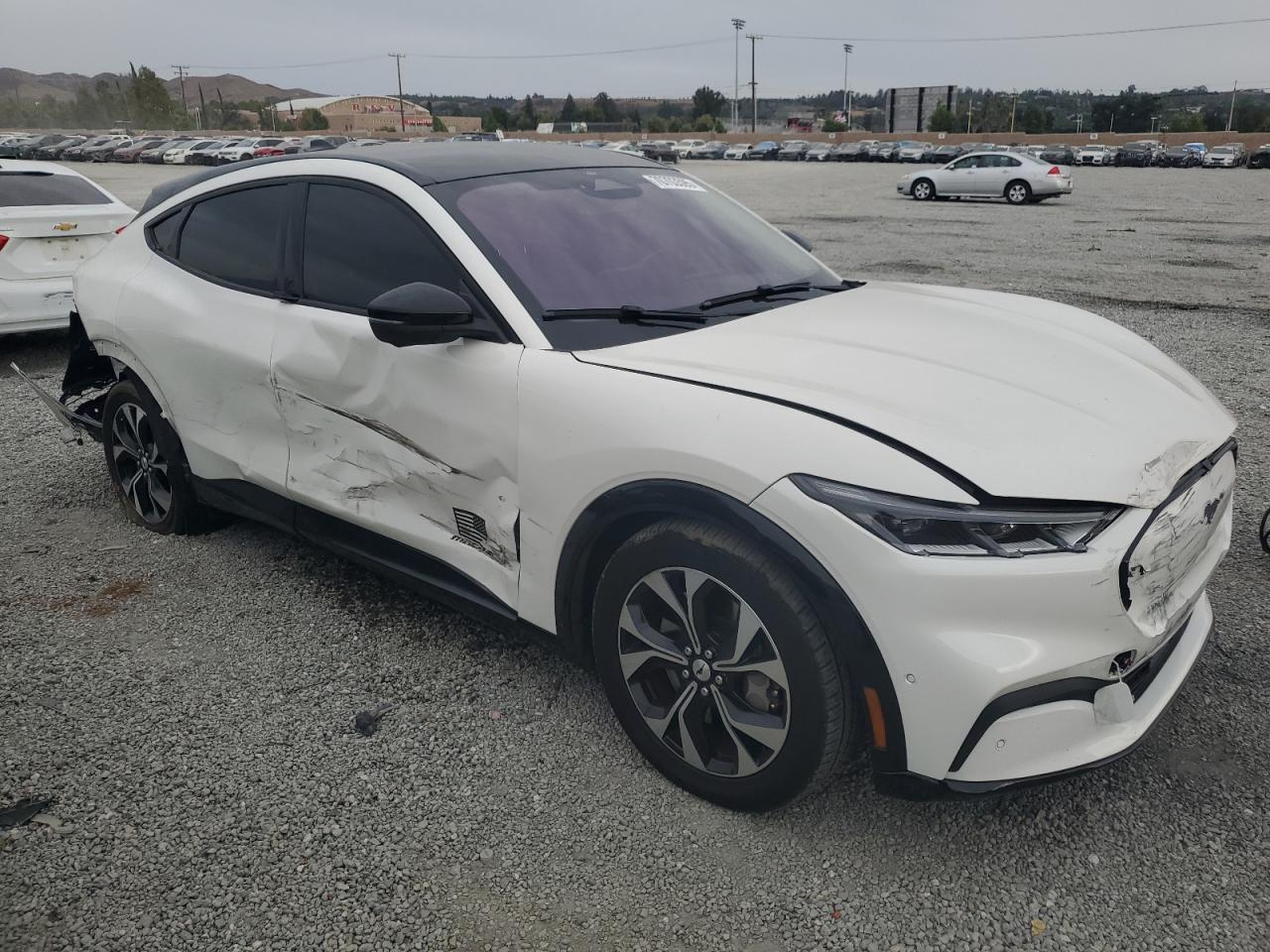 2022 Ford Mustang Mach-e Premium White vin: 3FMTK3RM0NMA26693